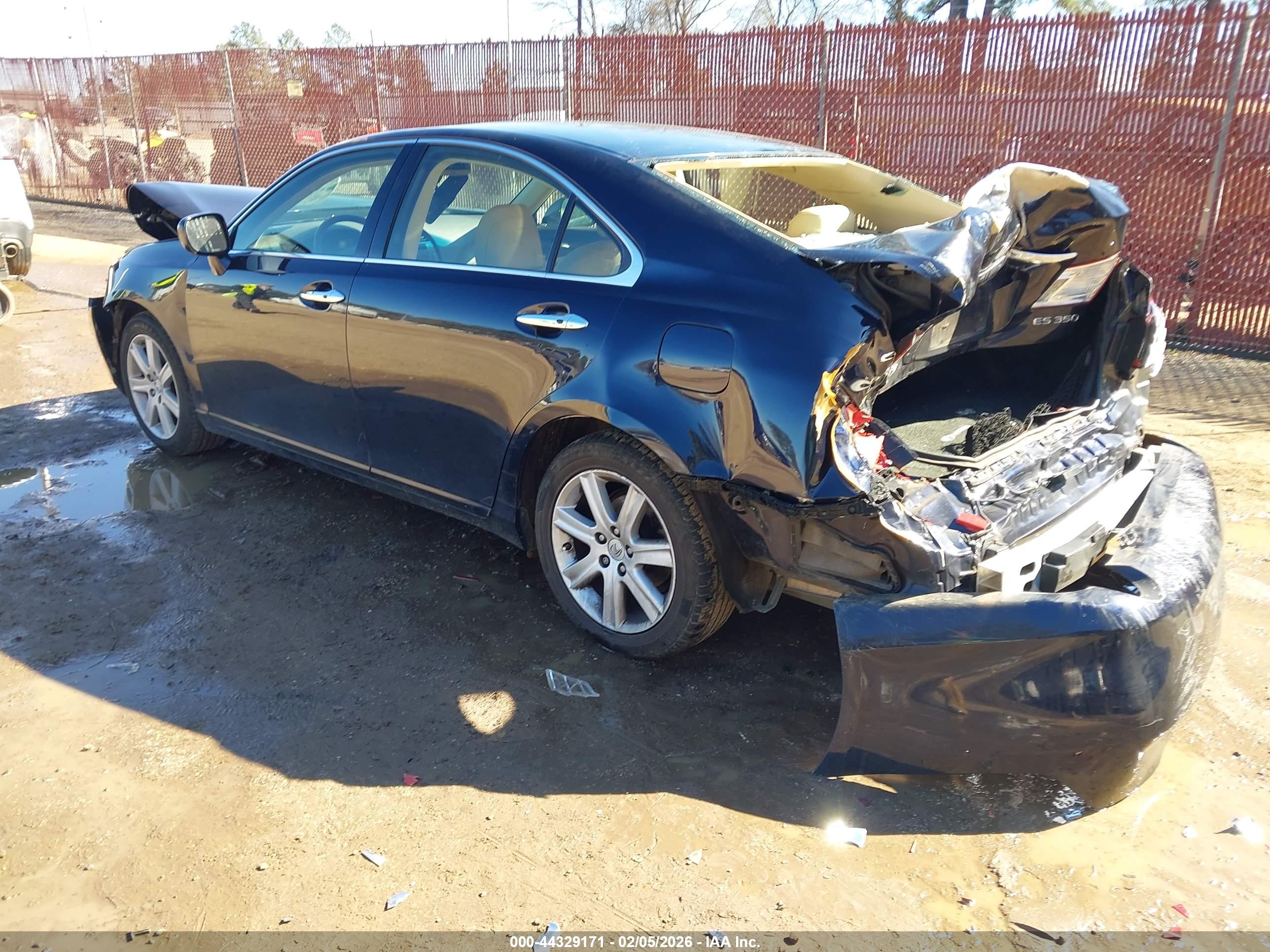 LEXUS ES image 3