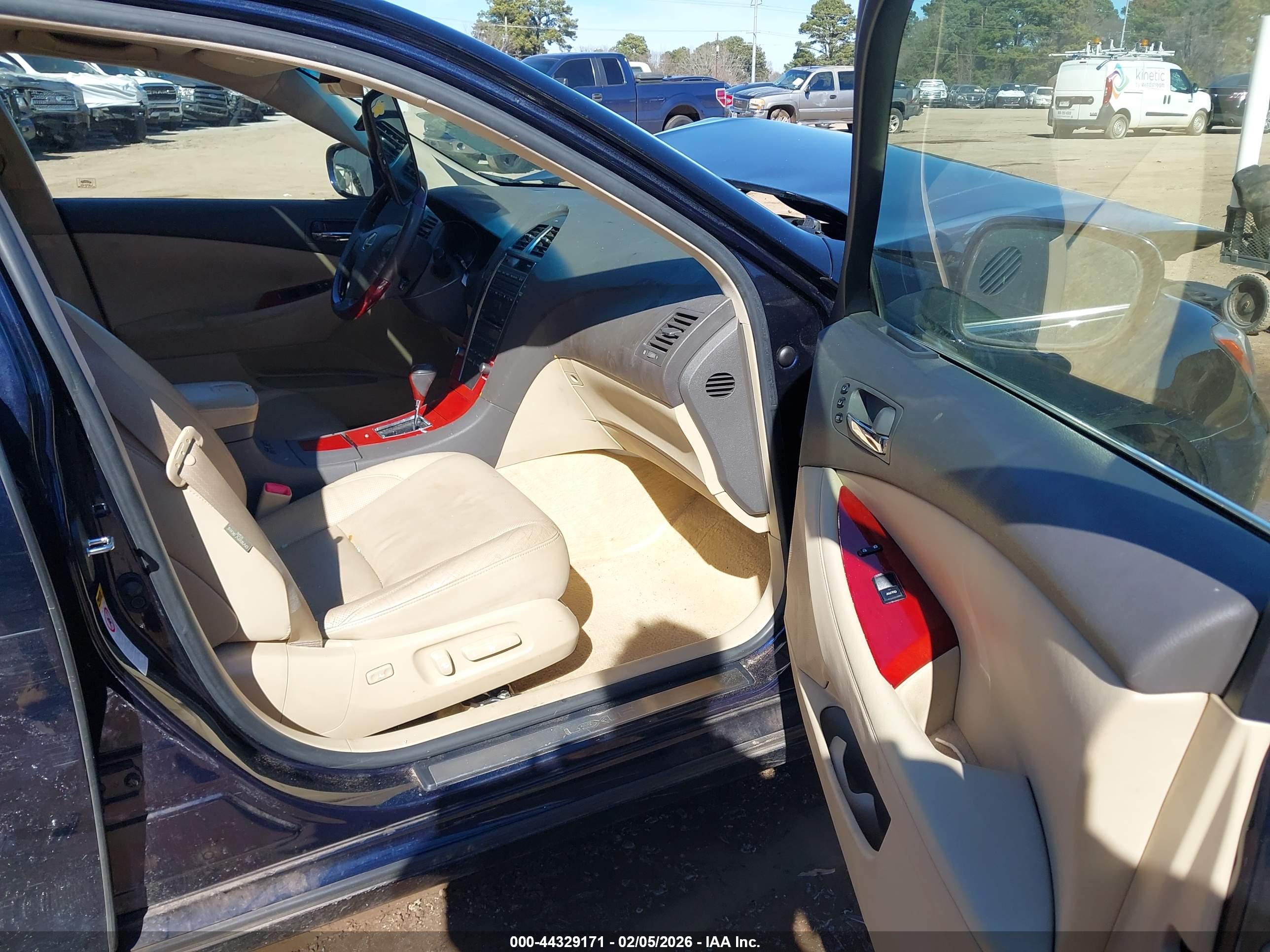 LEXUS ES image 5
