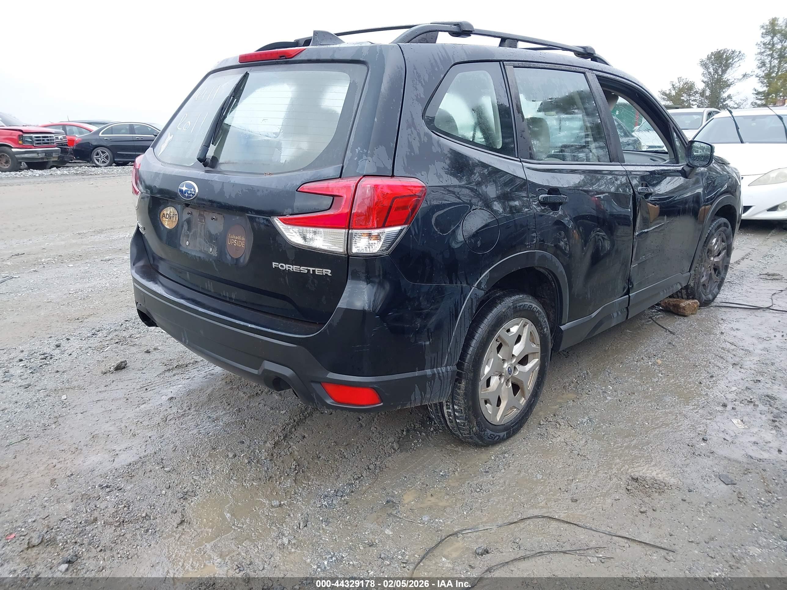 SUBARU FORESTER image 4