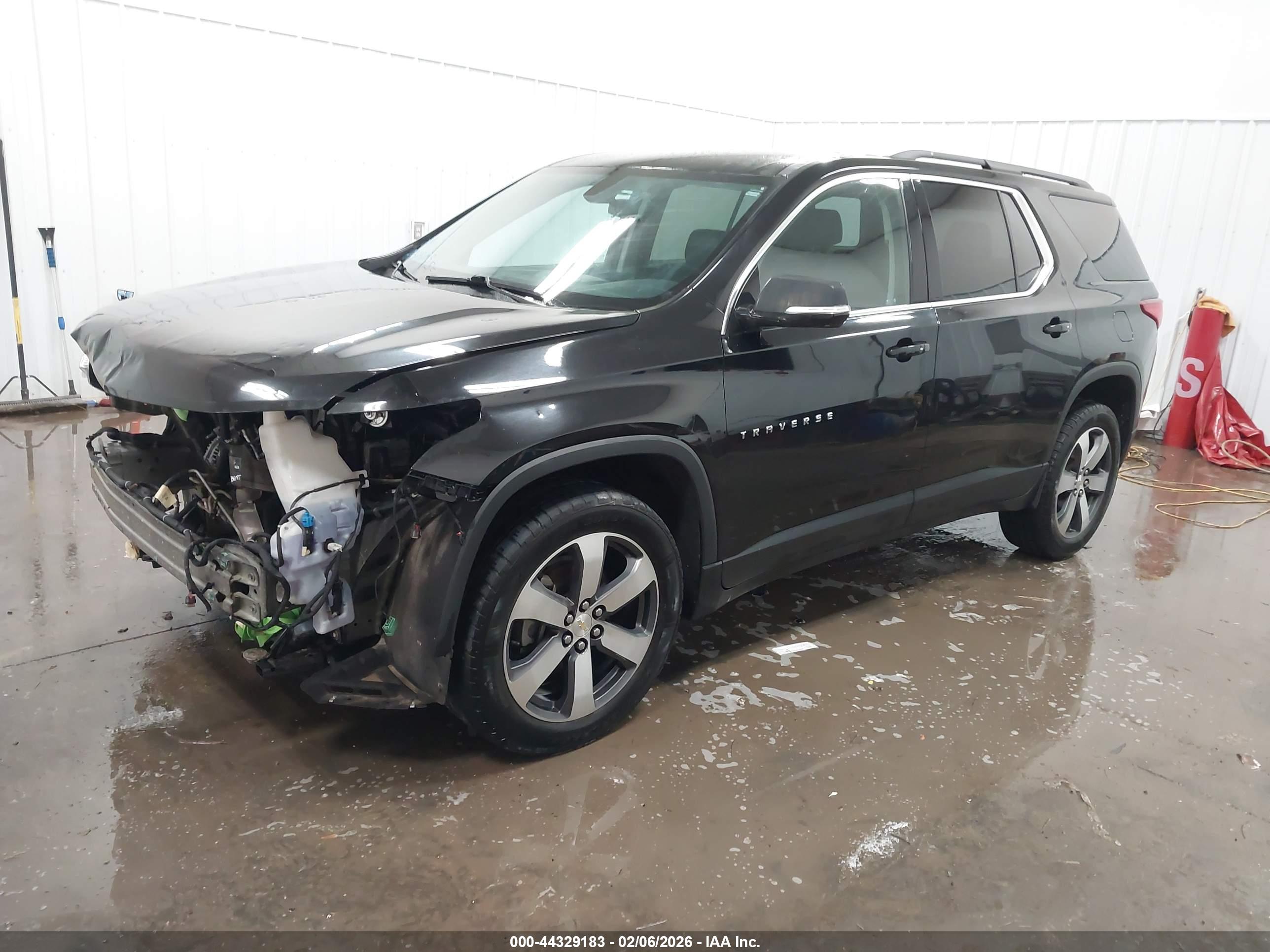 CHEVROLET TRAVERSE image 2