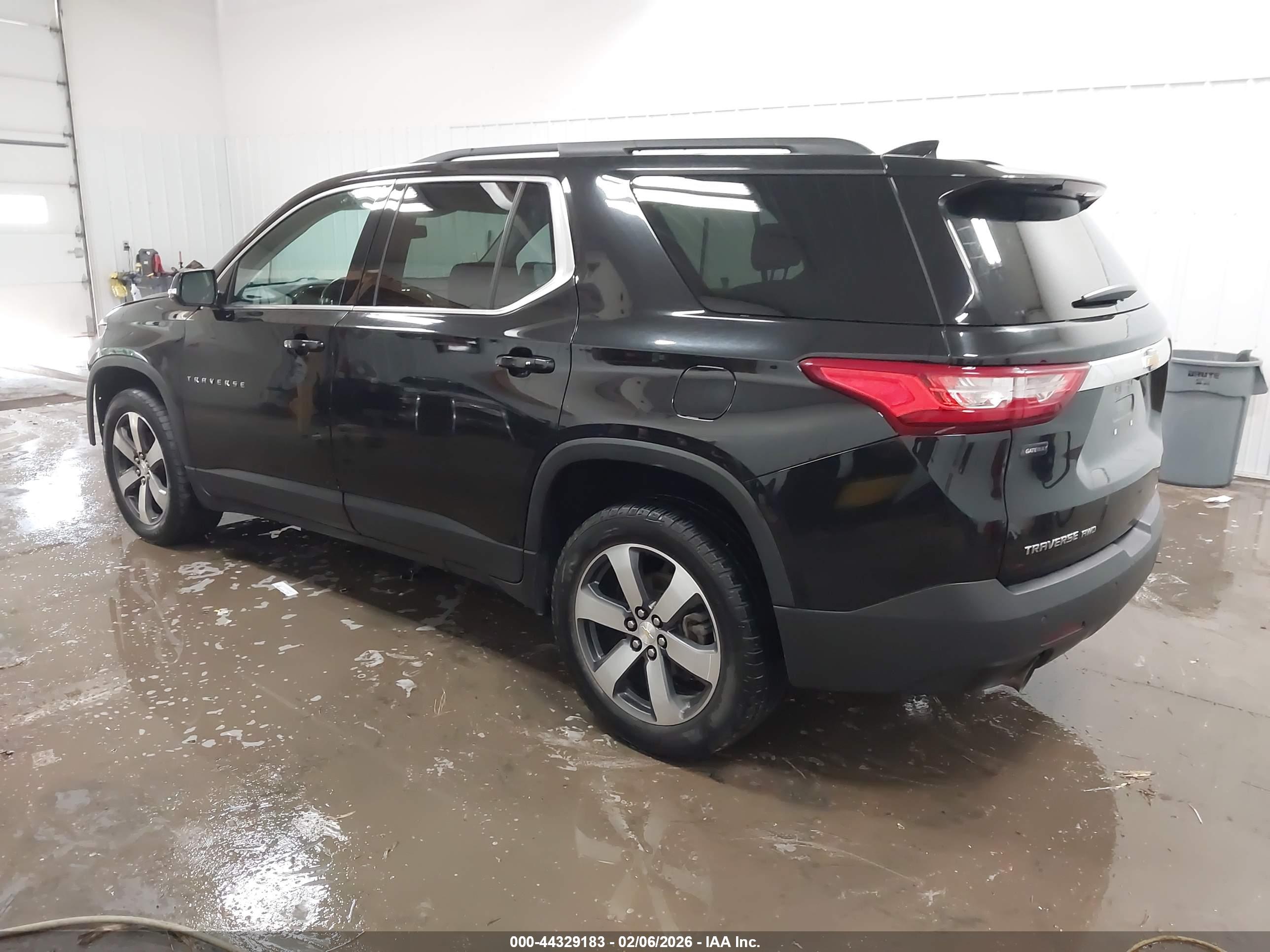 CHEVROLET TRAVERSE image 3
