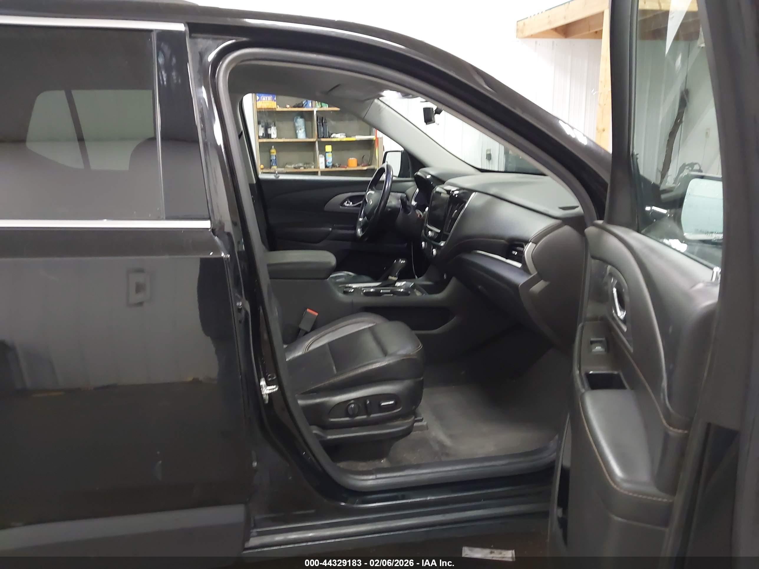 CHEVROLET TRAVERSE image 5