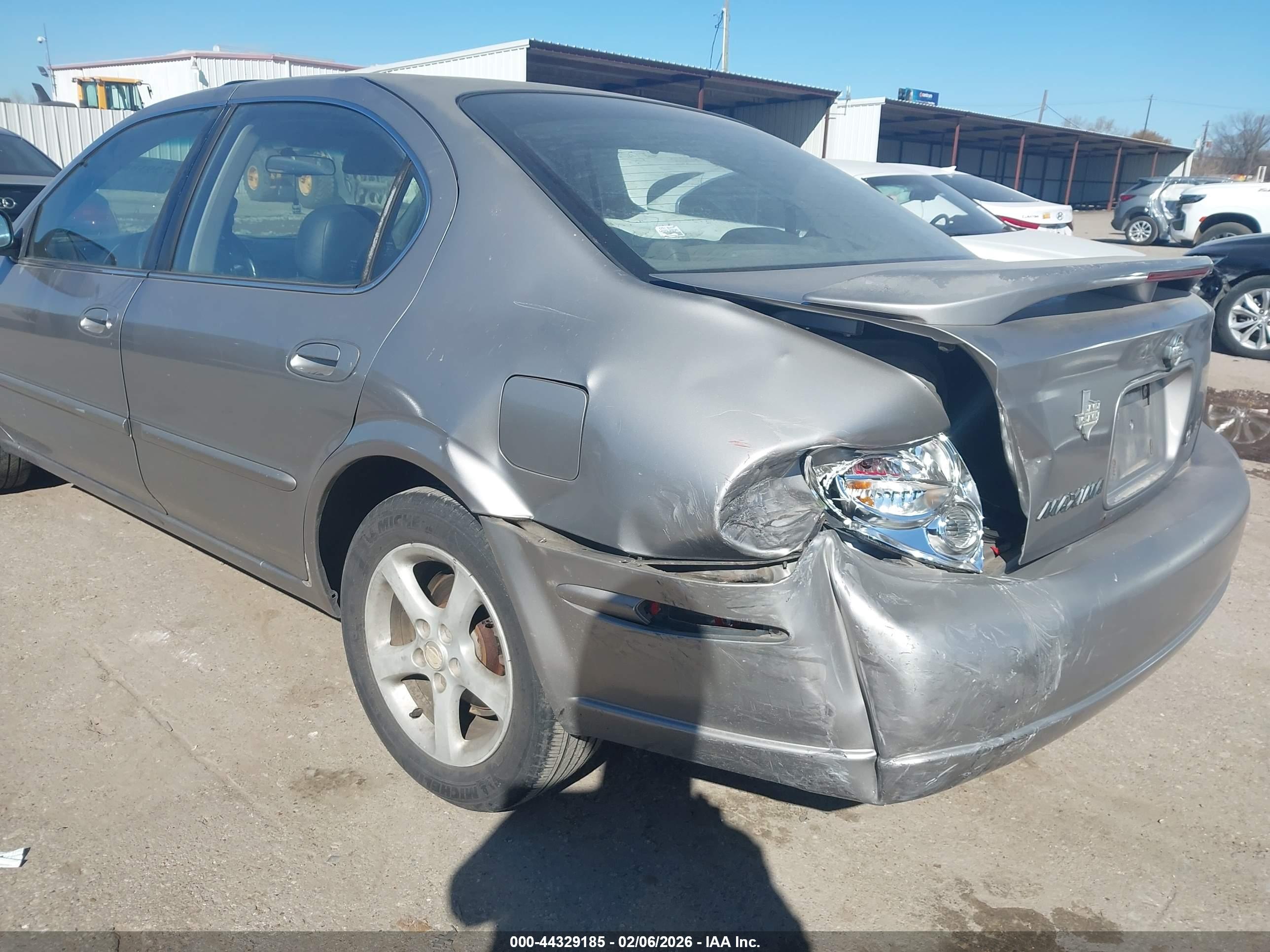 NISSAN MAXIMA image 6