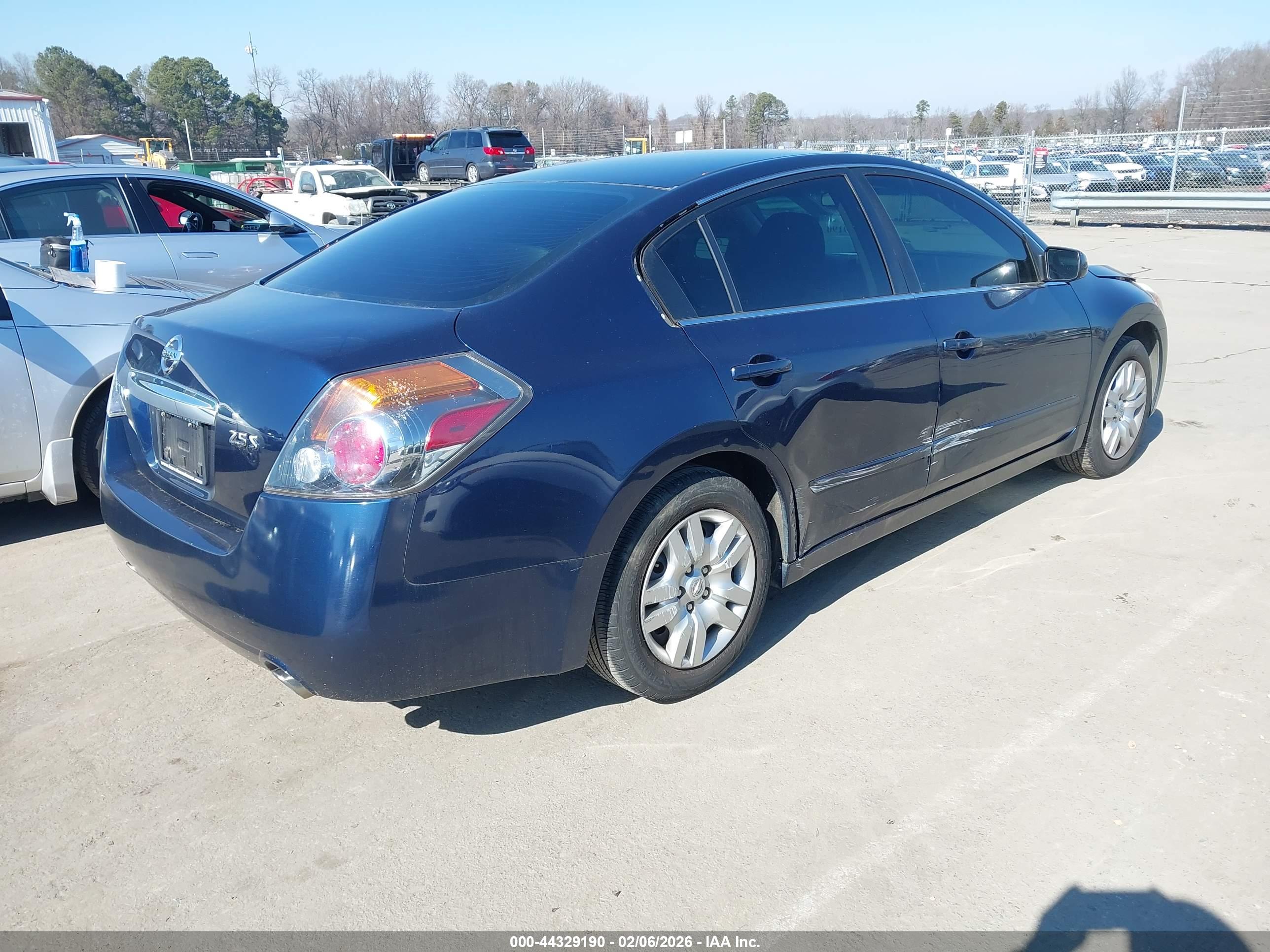 NISSAN ALTIMA image 4
