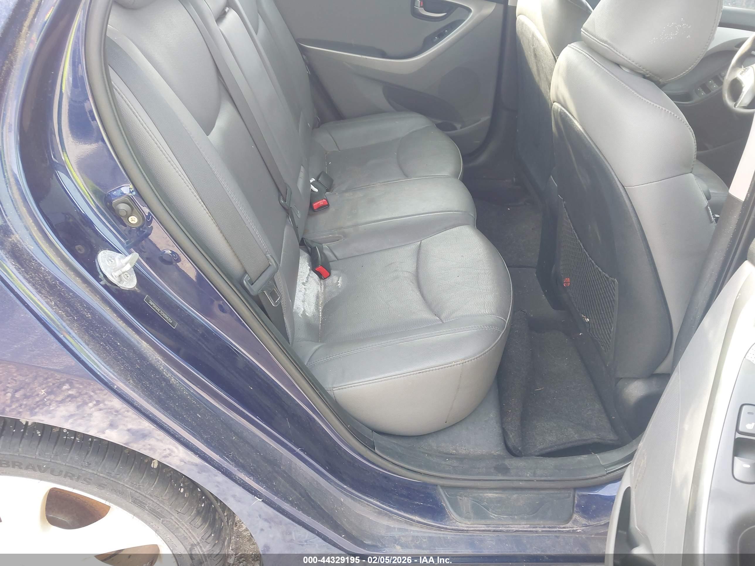 HYUNDAI ELANTRA image 8