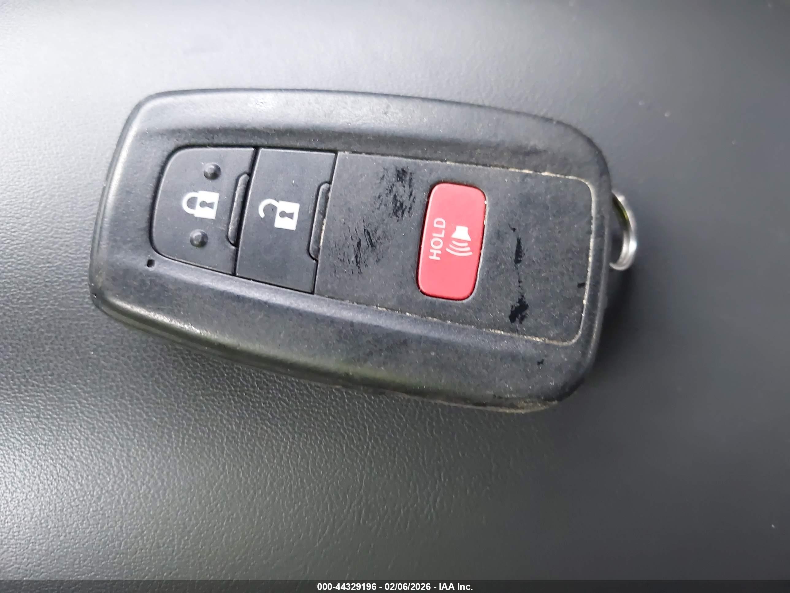 TOYOTA C-HR image 11
