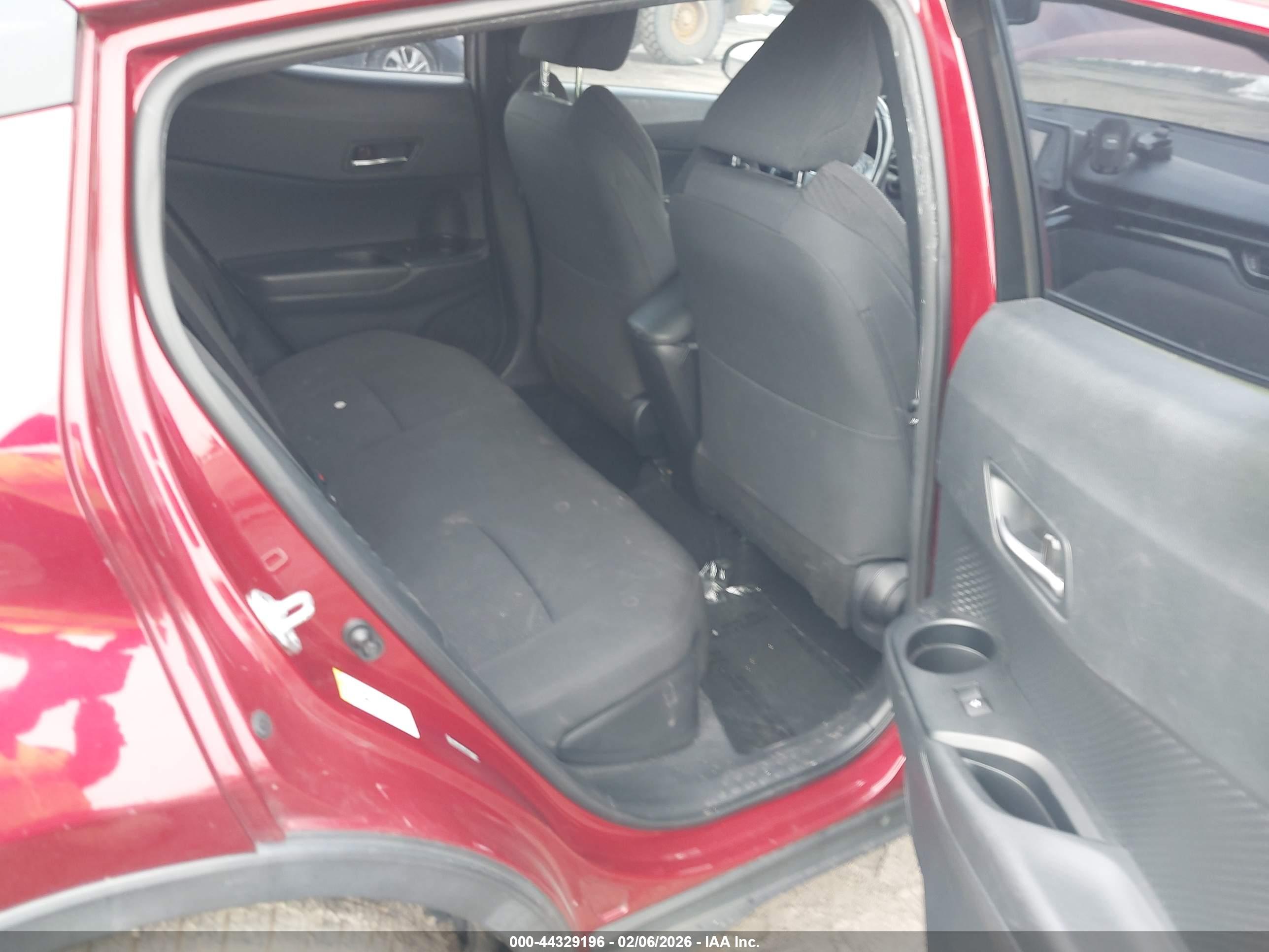 TOYOTA C-HR image 8