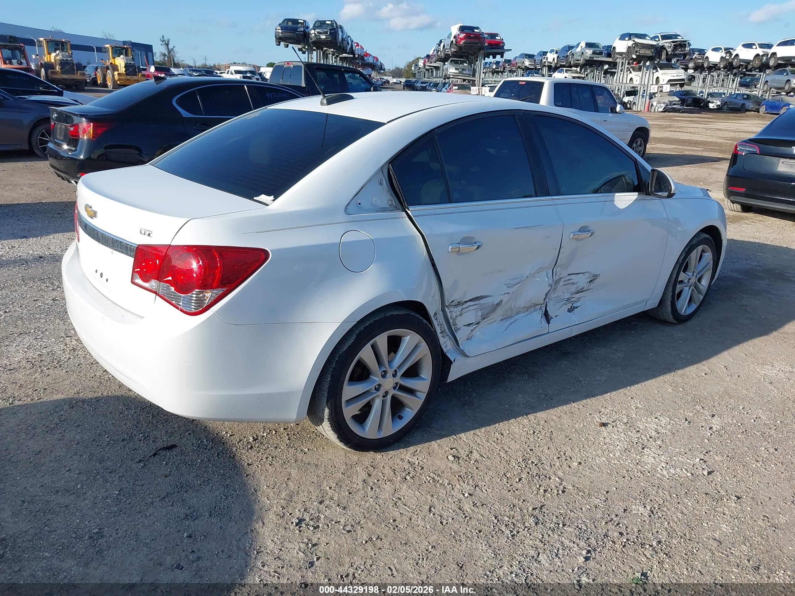 CHEVROLET CRUZE image 4
