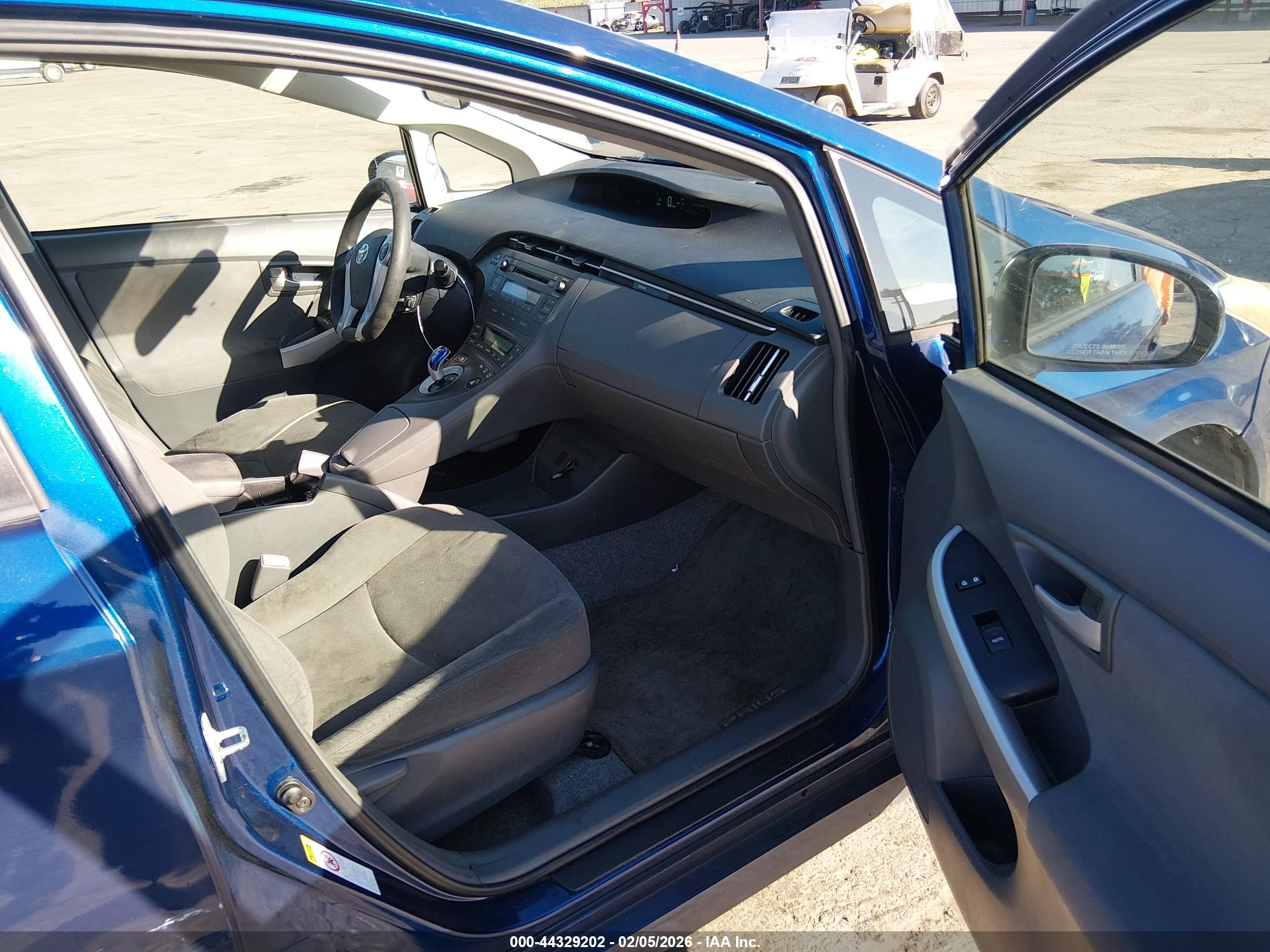 TOYOTA PRIUS image 5