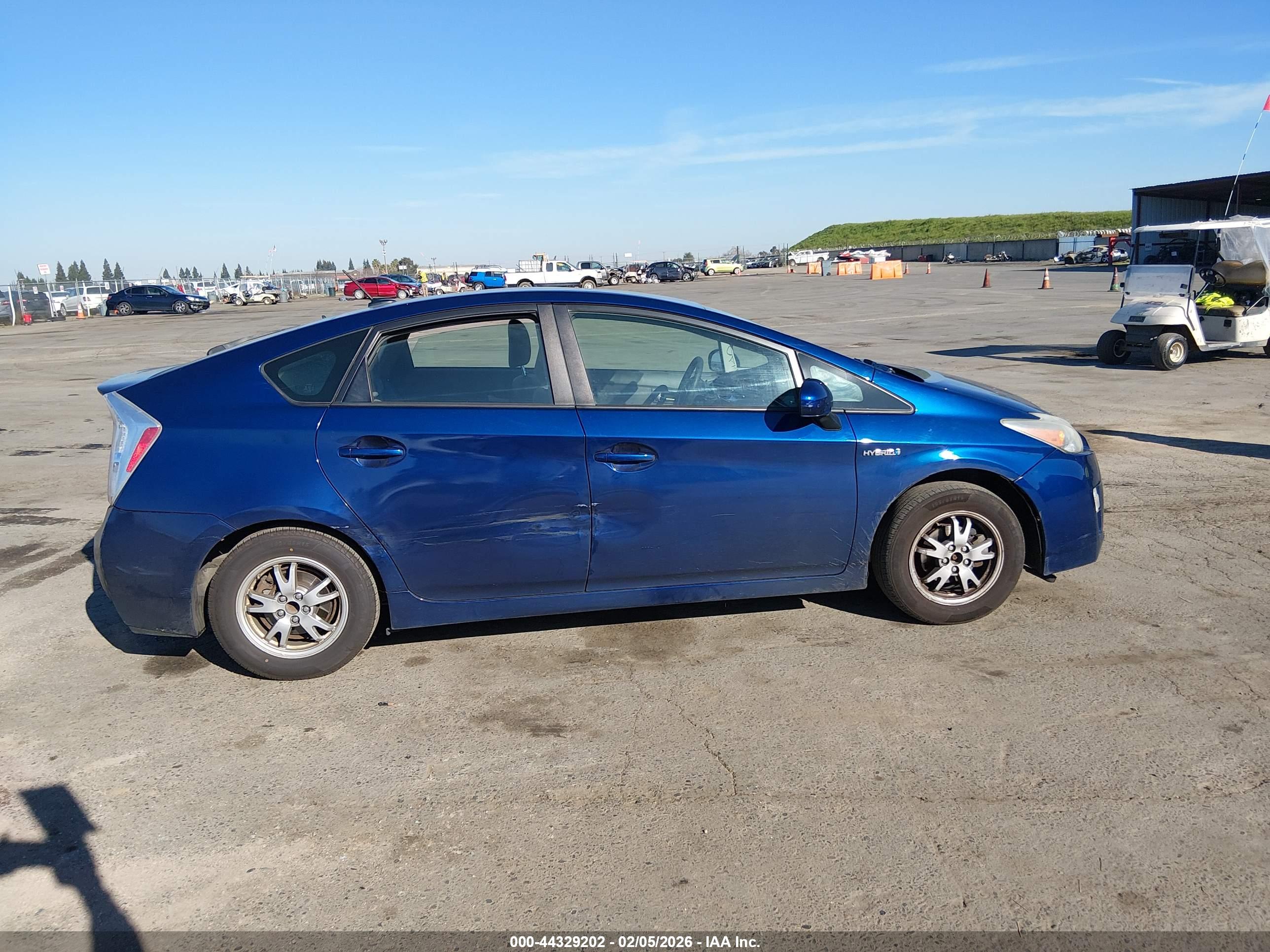 TOYOTA PRIUS image 6