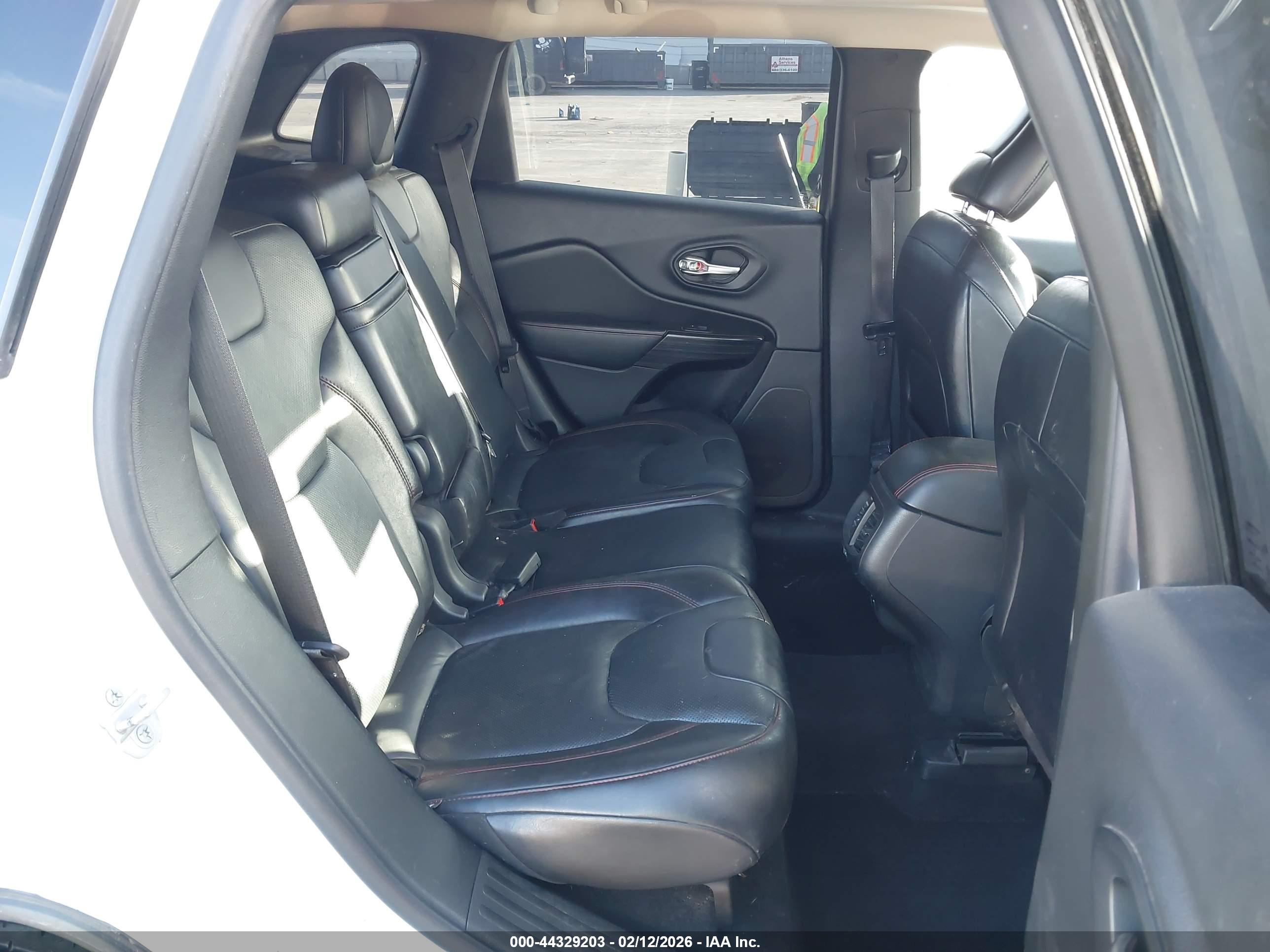 JEEP CHEROKEE image 8