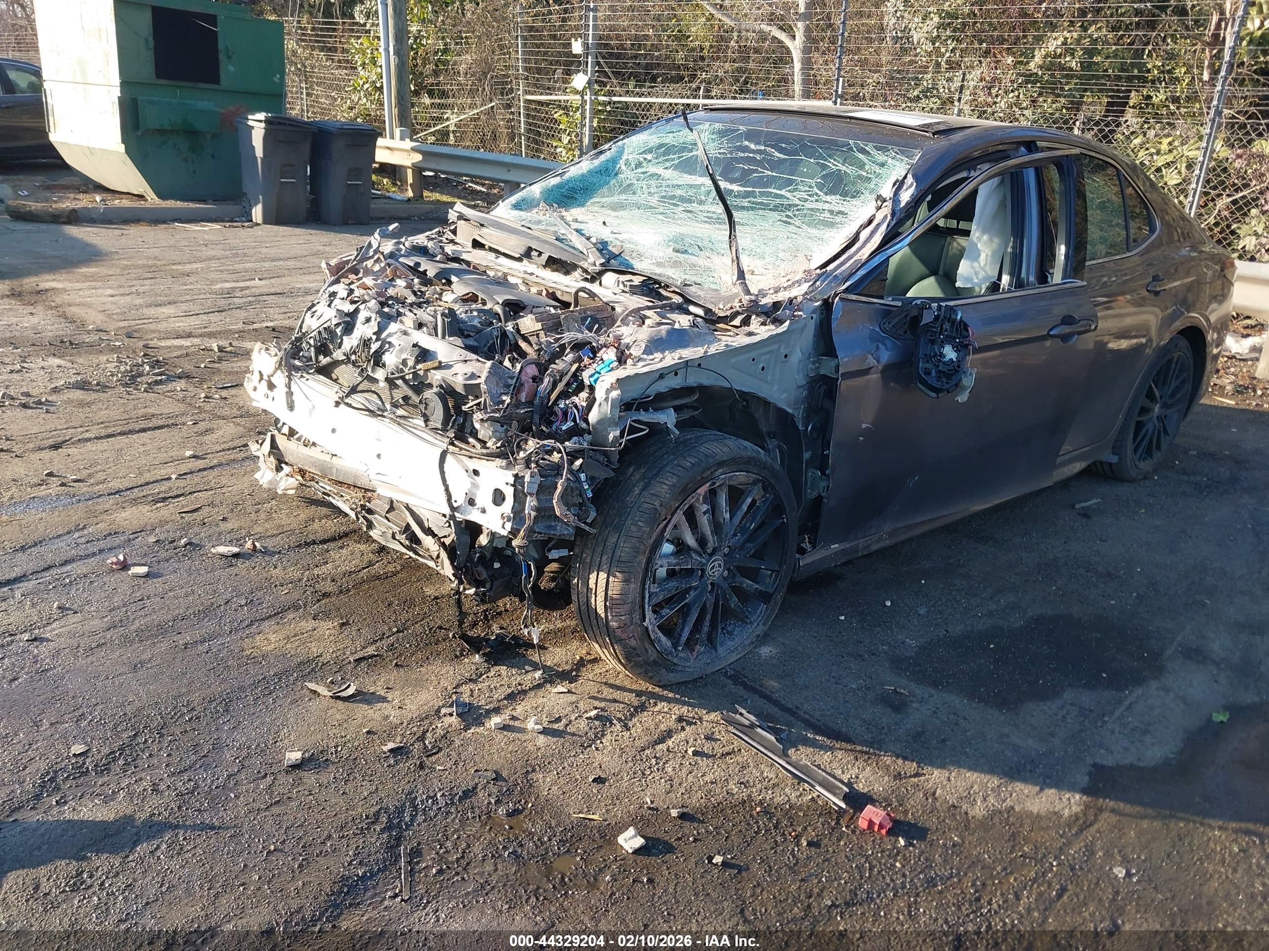 TOYOTA CAMRY image 2
