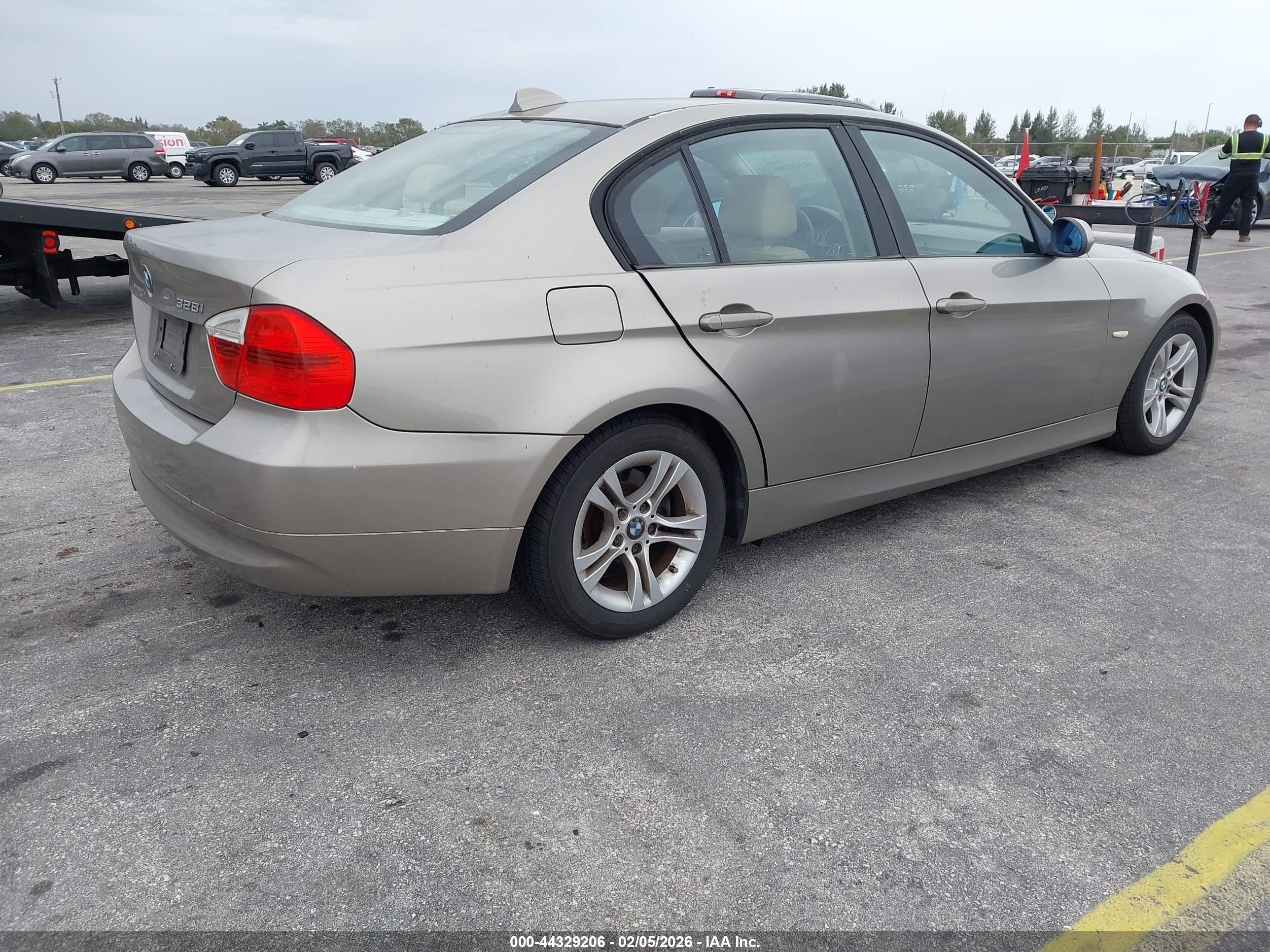 BMW 328I image 4