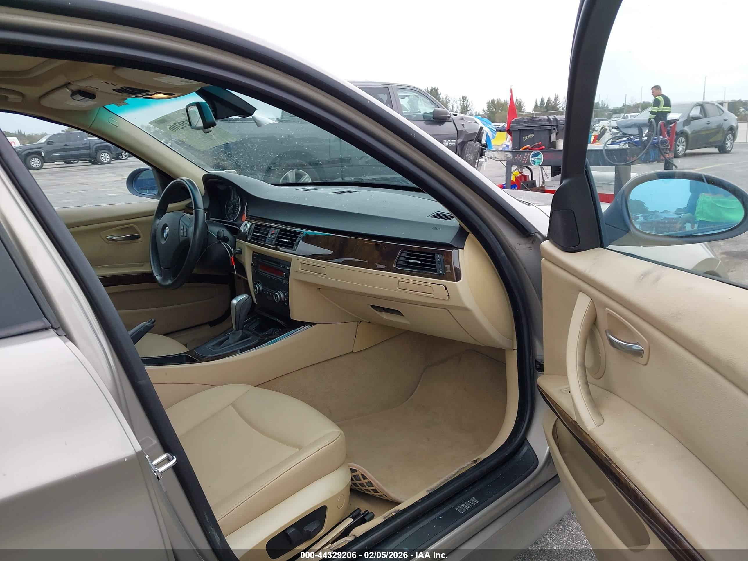 BMW 328I image 5