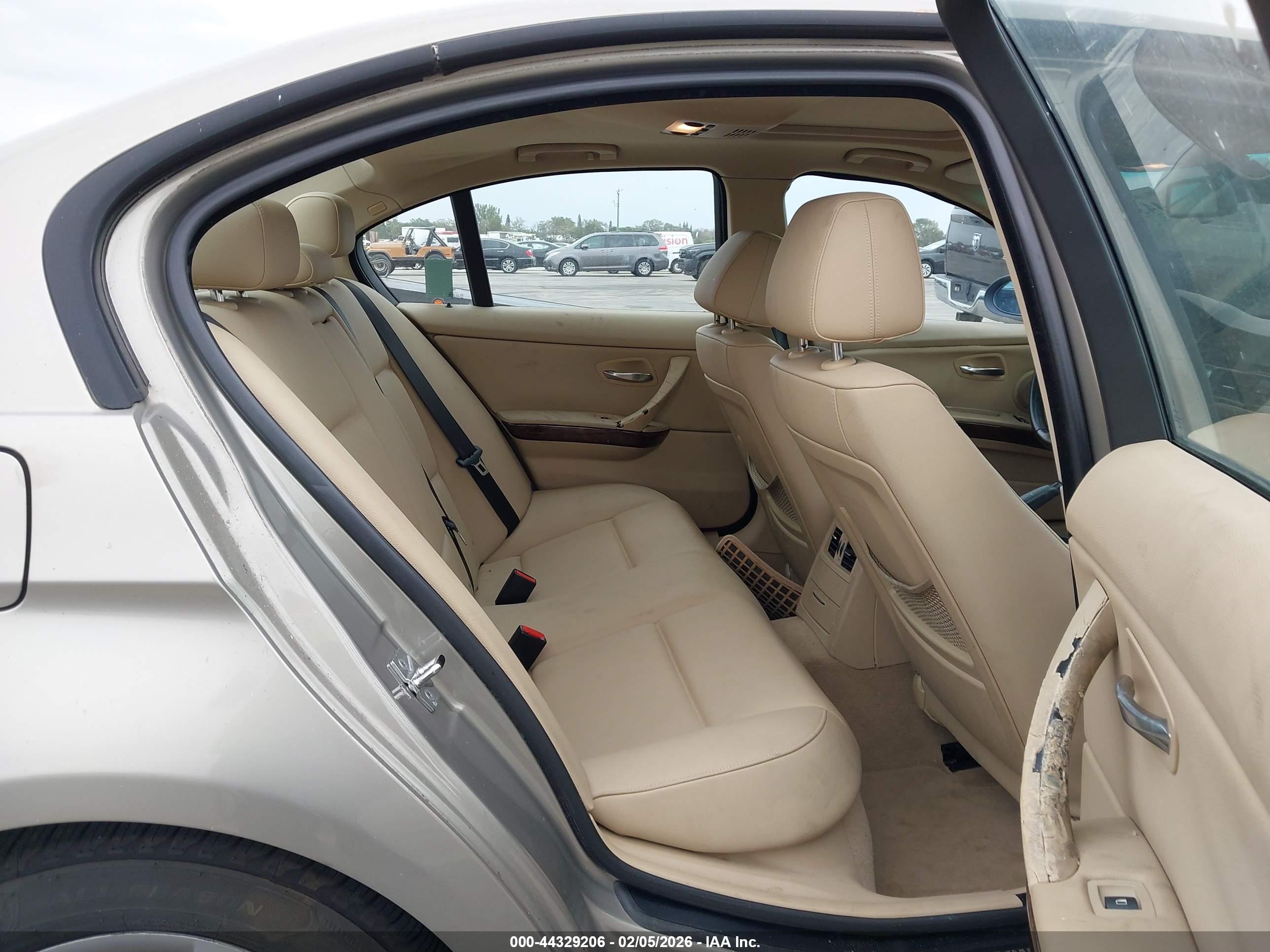 BMW 328I image 8
