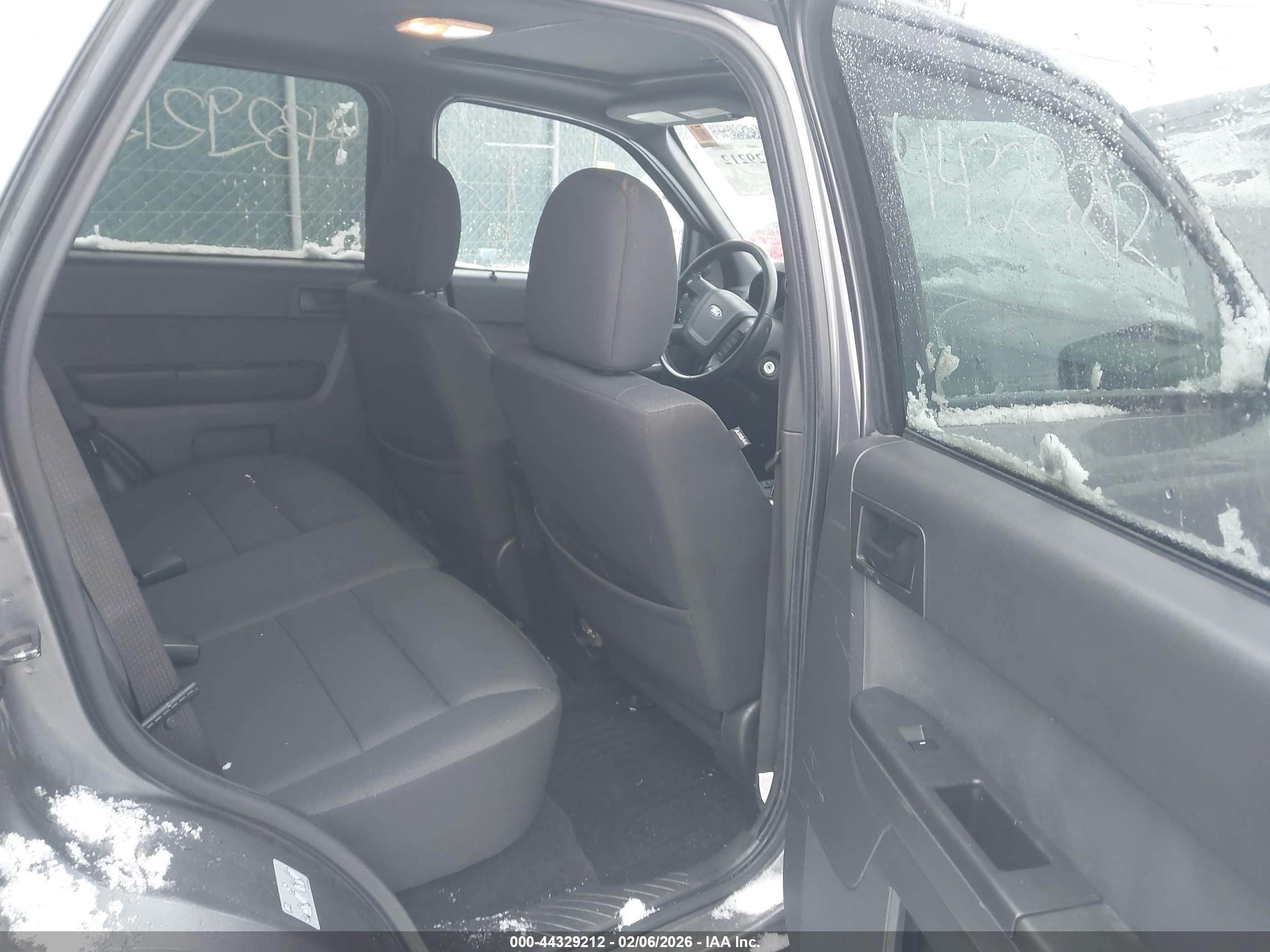FORD ESCAPE image 8