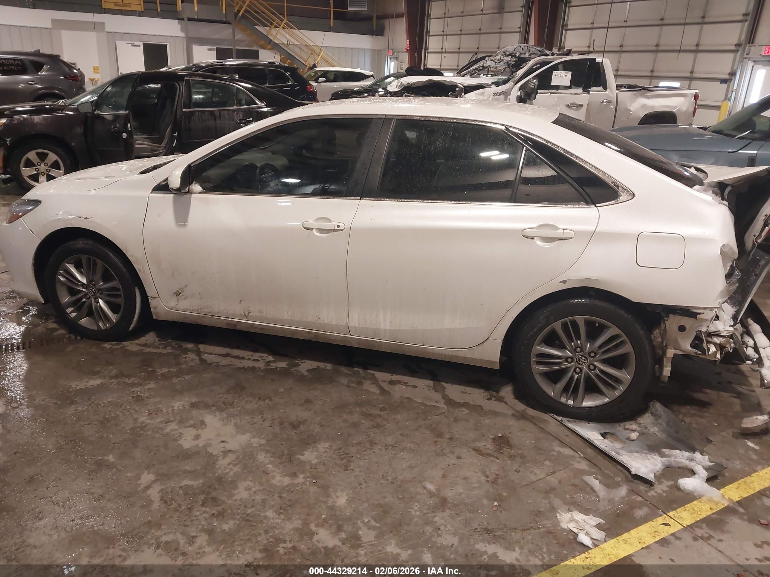 TOYOTA CAMRY image 3