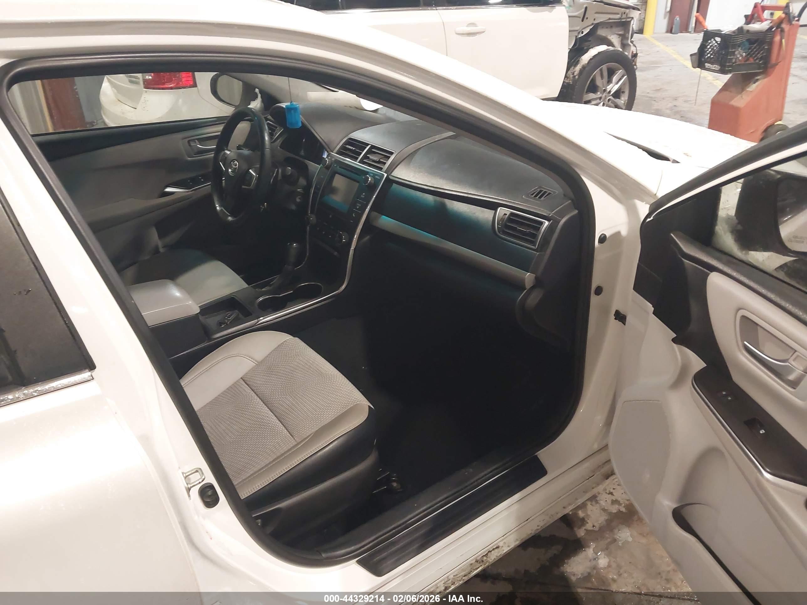 TOYOTA CAMRY image 5
