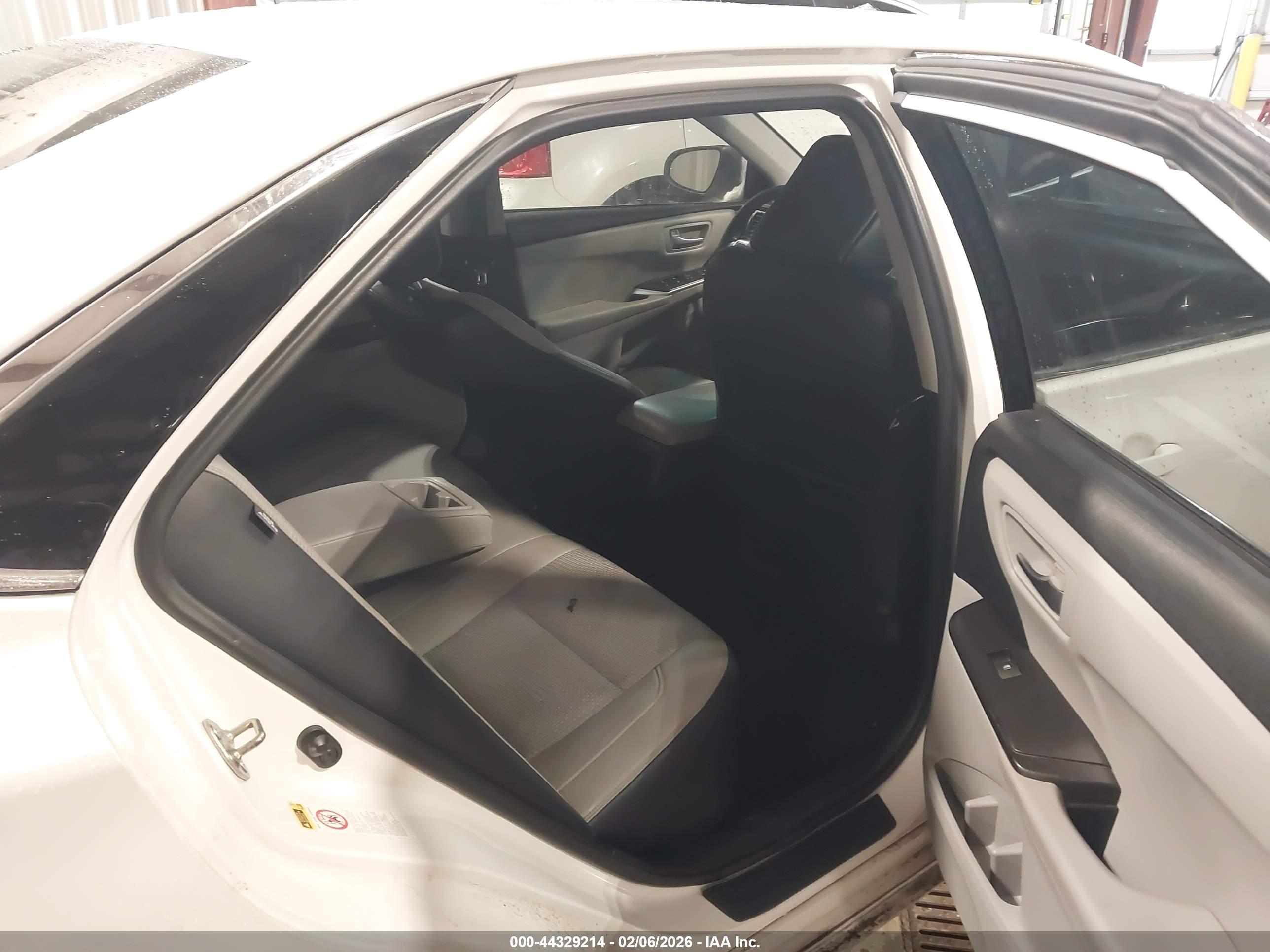 TOYOTA CAMRY image 8