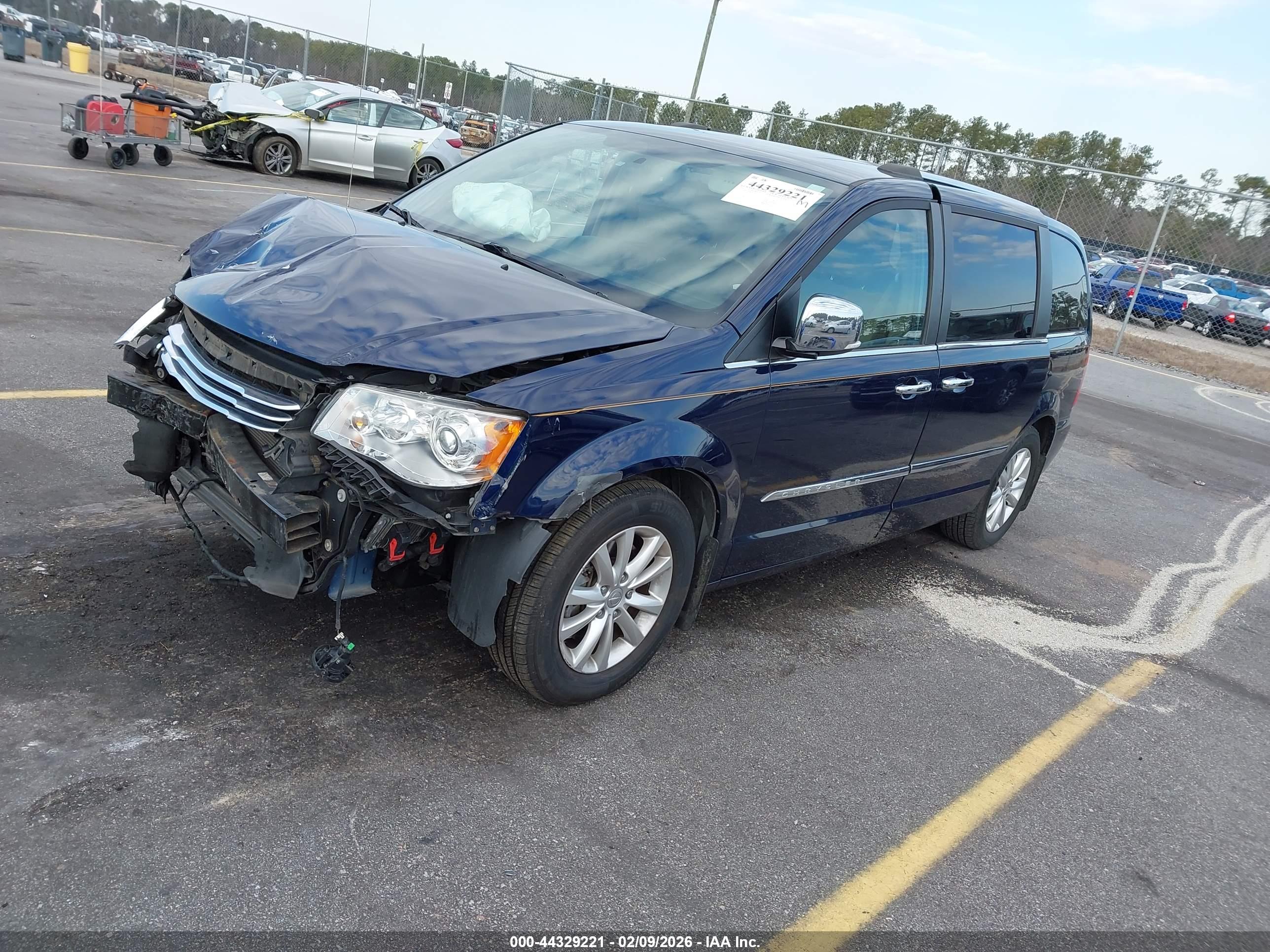 CHRYSLER TOWN image 2