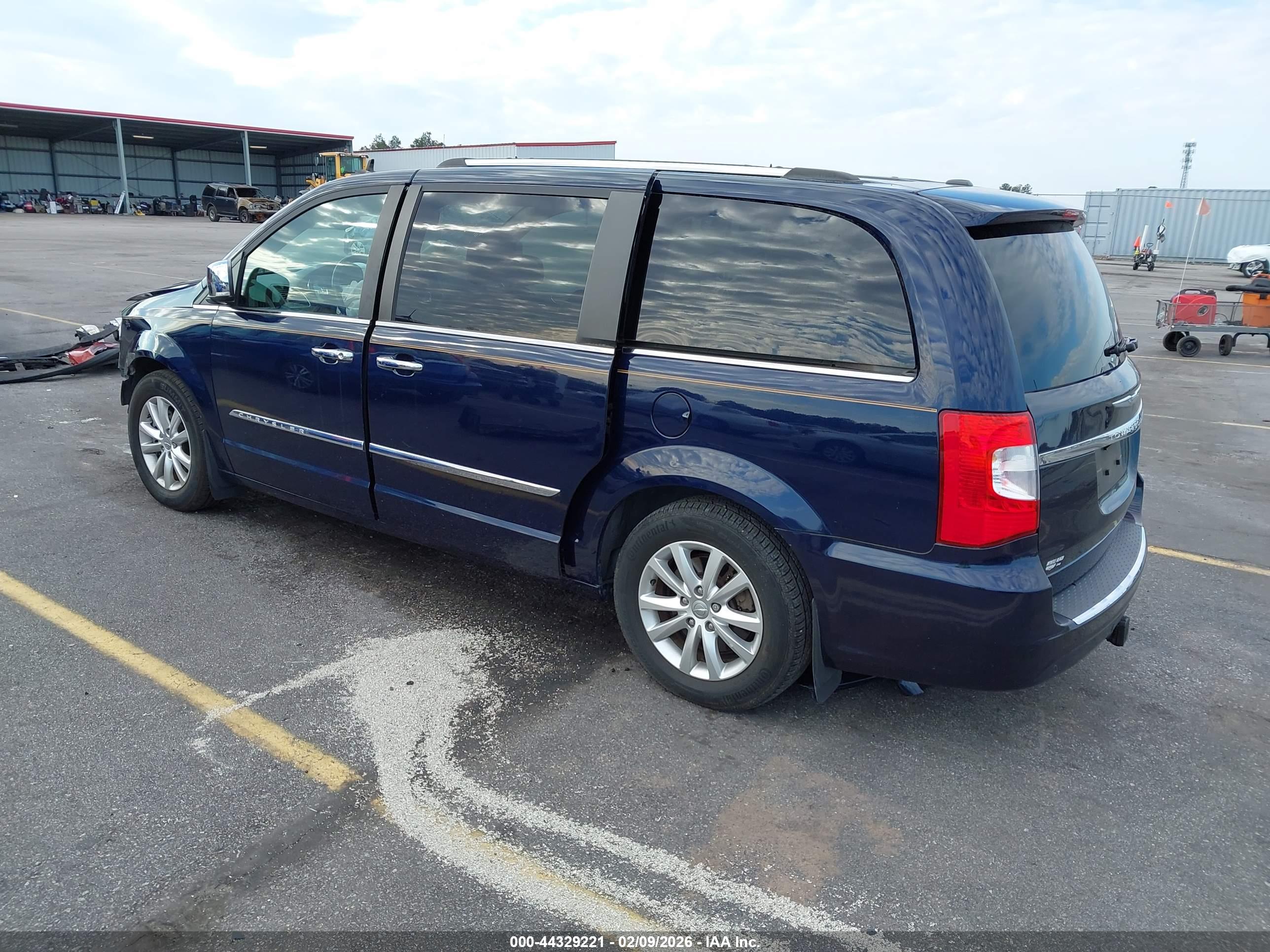 CHRYSLER TOWN image 3