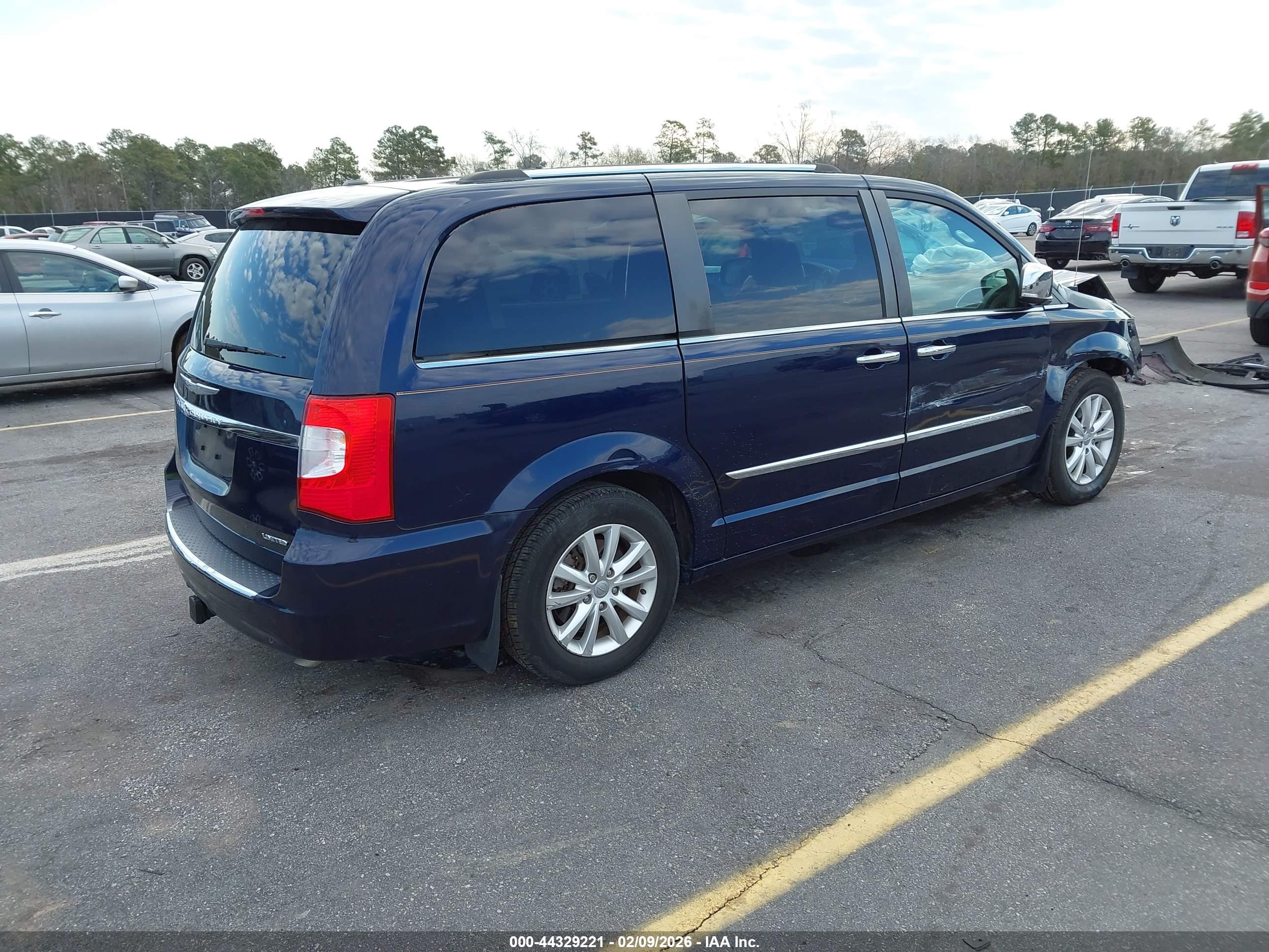 CHRYSLER TOWN image 4