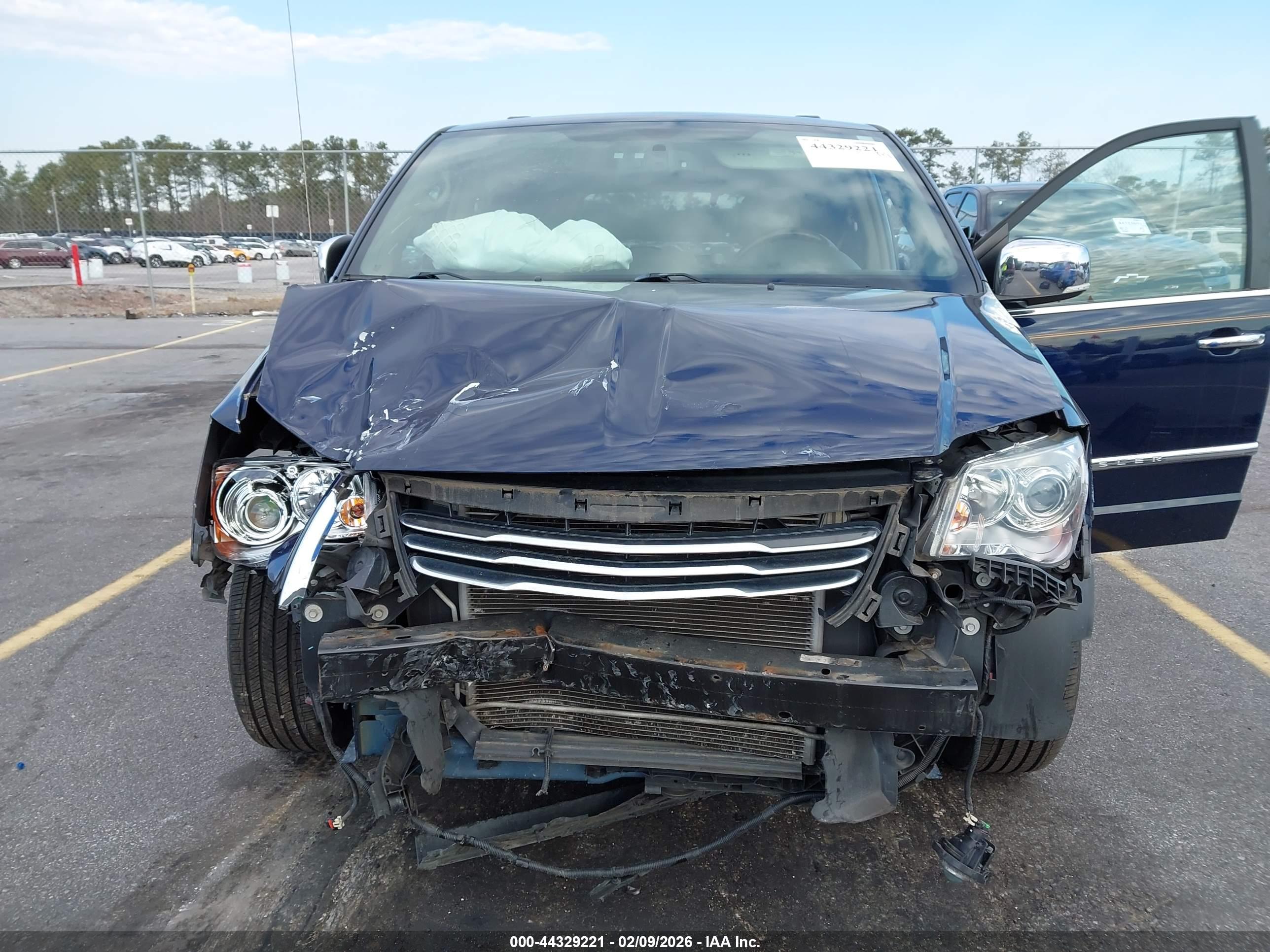 CHRYSLER TOWN image 6