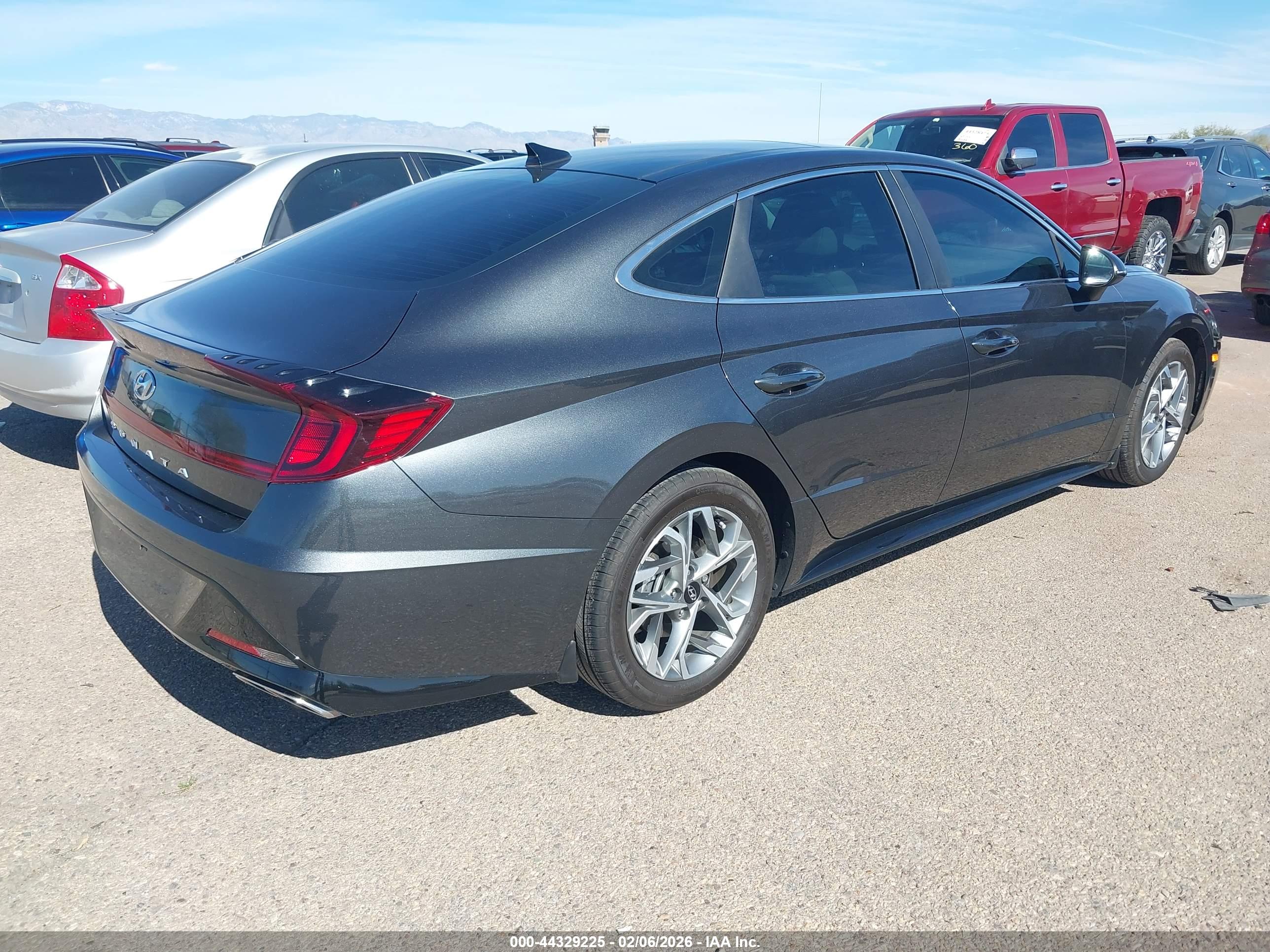 HYUNDAI SONATA image 4