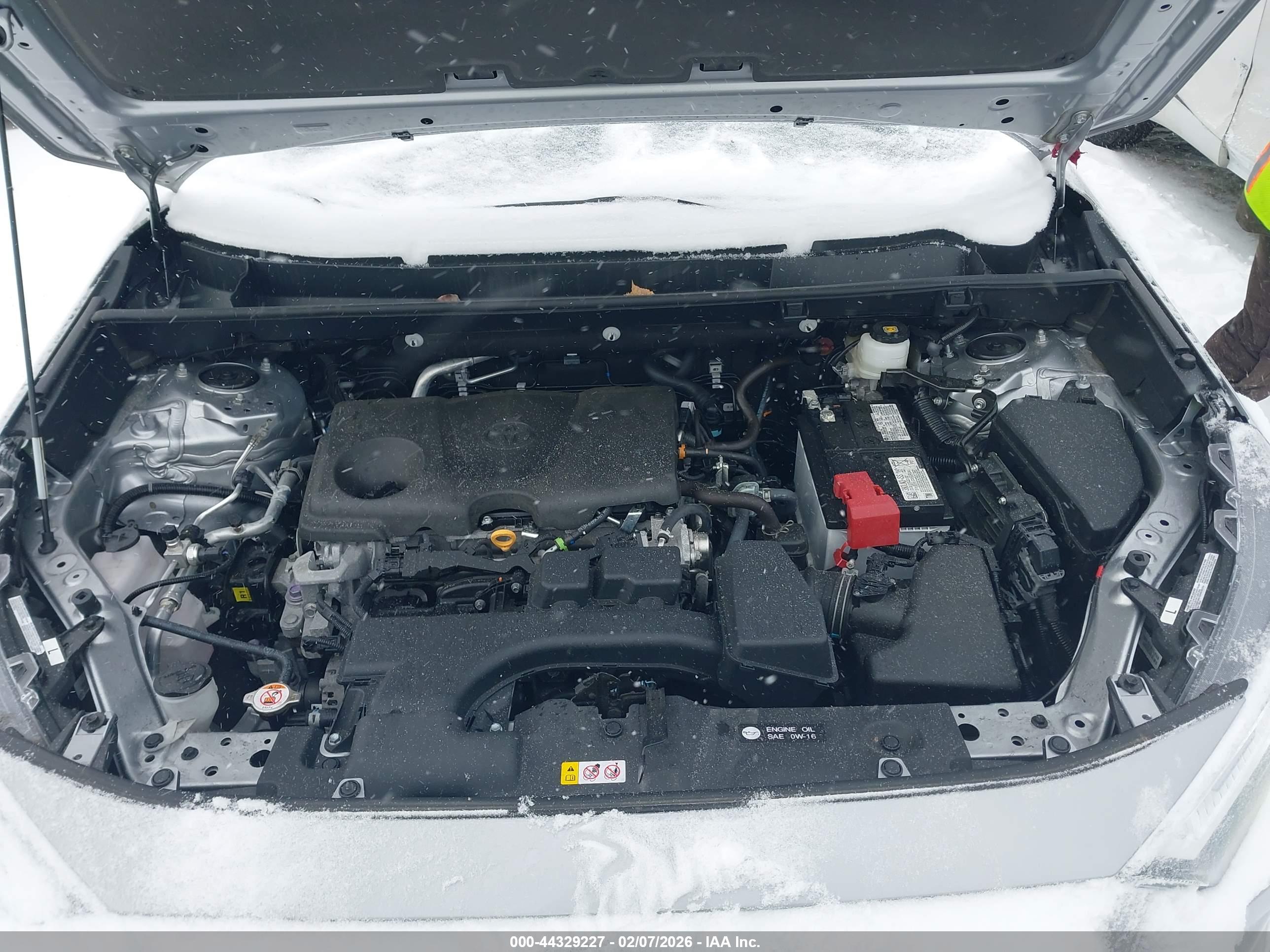 TOYOTA RAV4 image 10