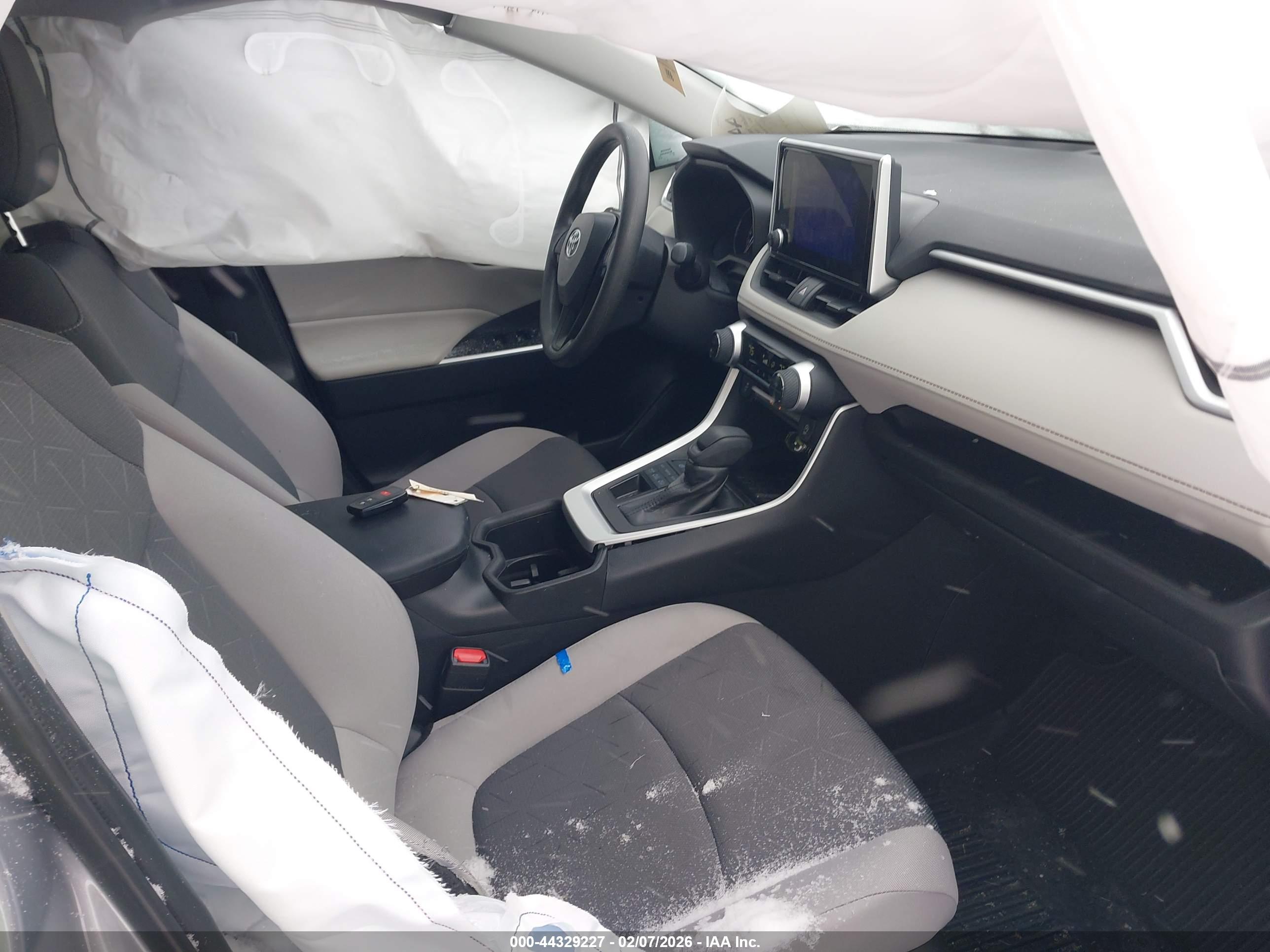TOYOTA RAV4 image 5