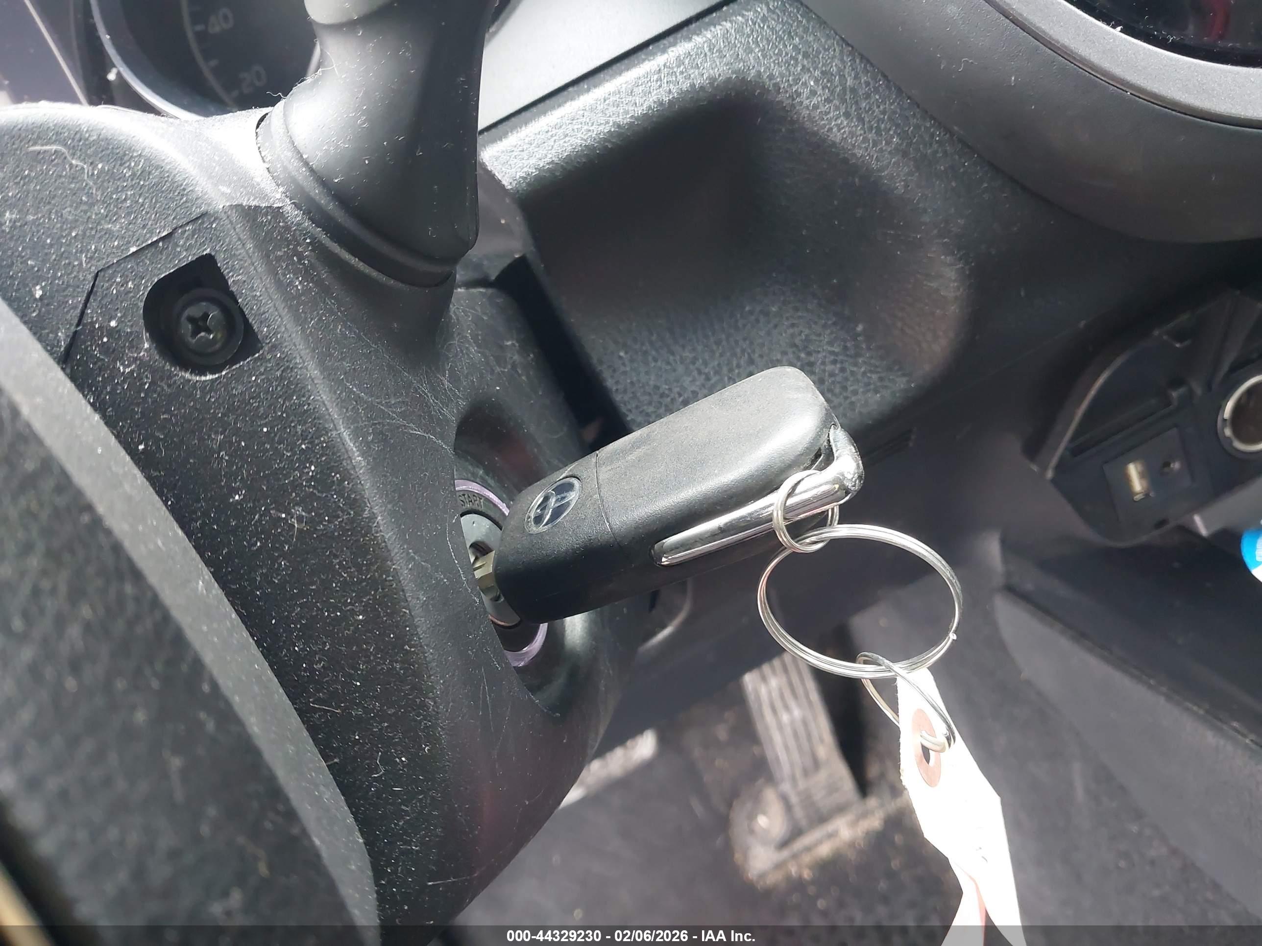 TOYOTA CAMRY image 11