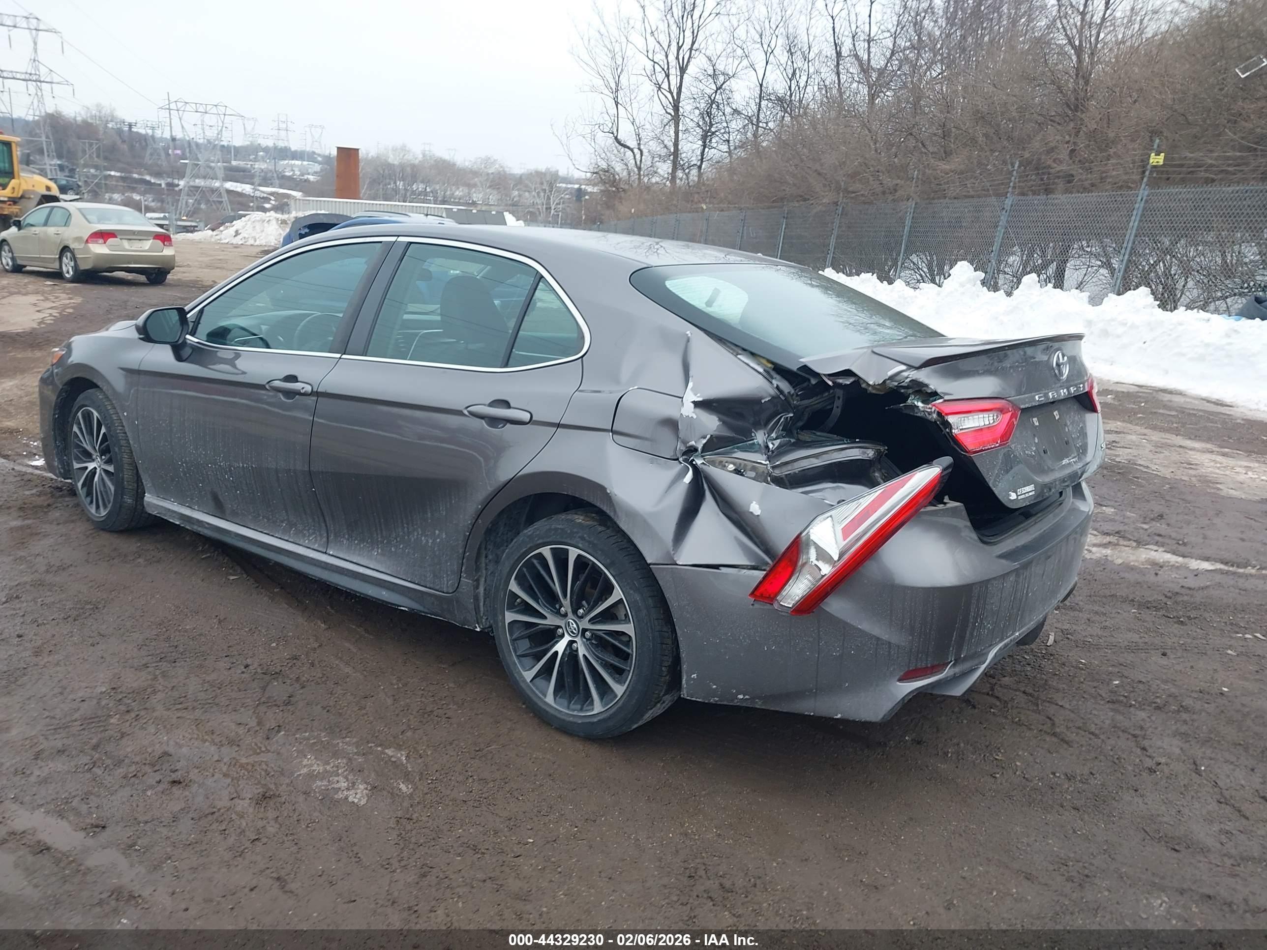TOYOTA CAMRY image 3