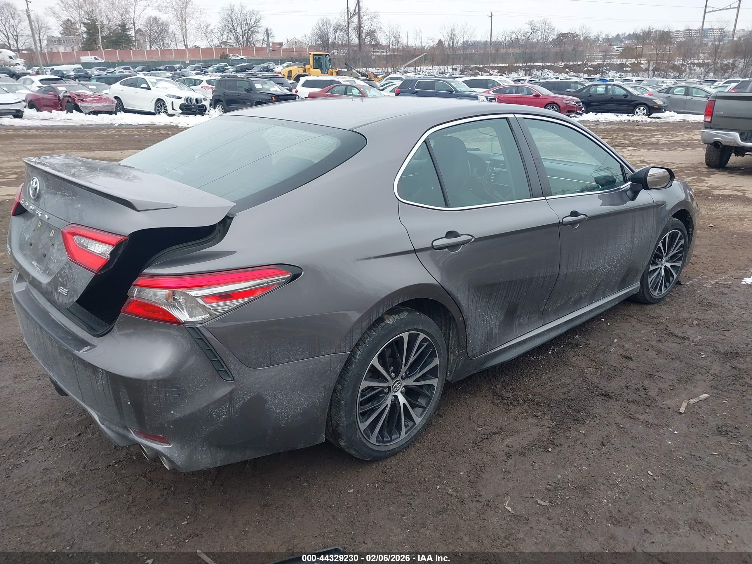 TOYOTA CAMRY image 4