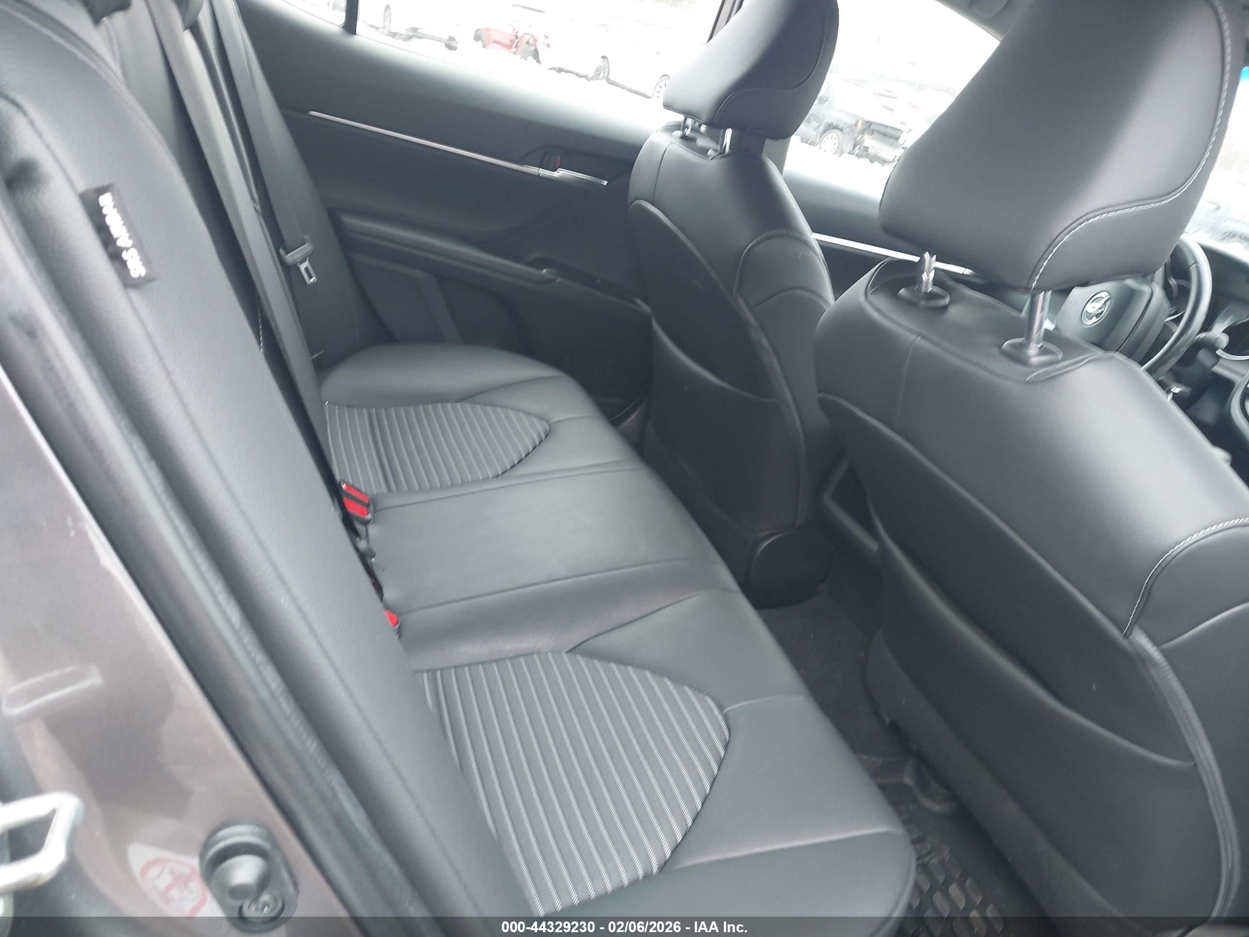 TOYOTA CAMRY image 8