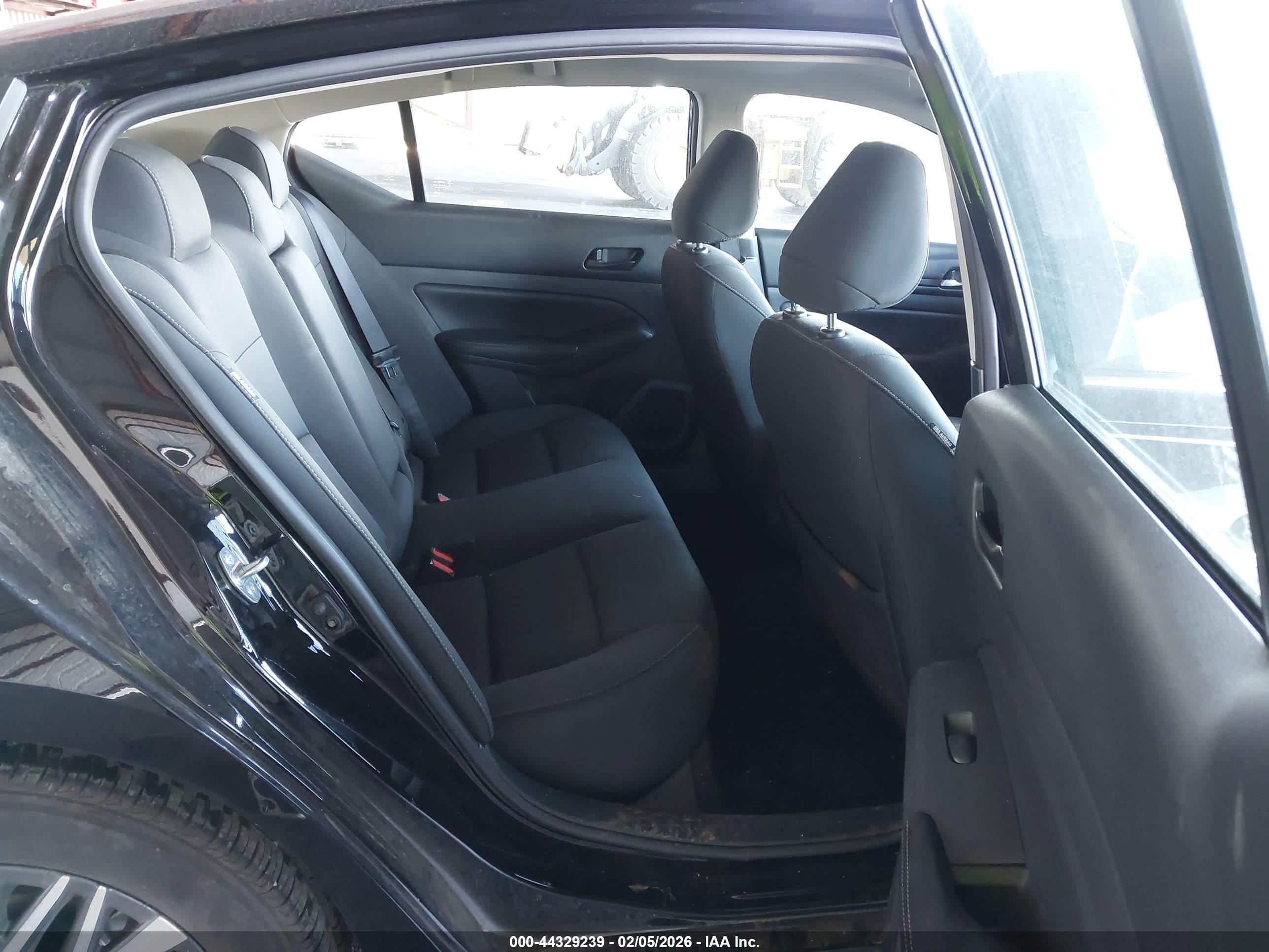 NISSAN ALTIMA image 8