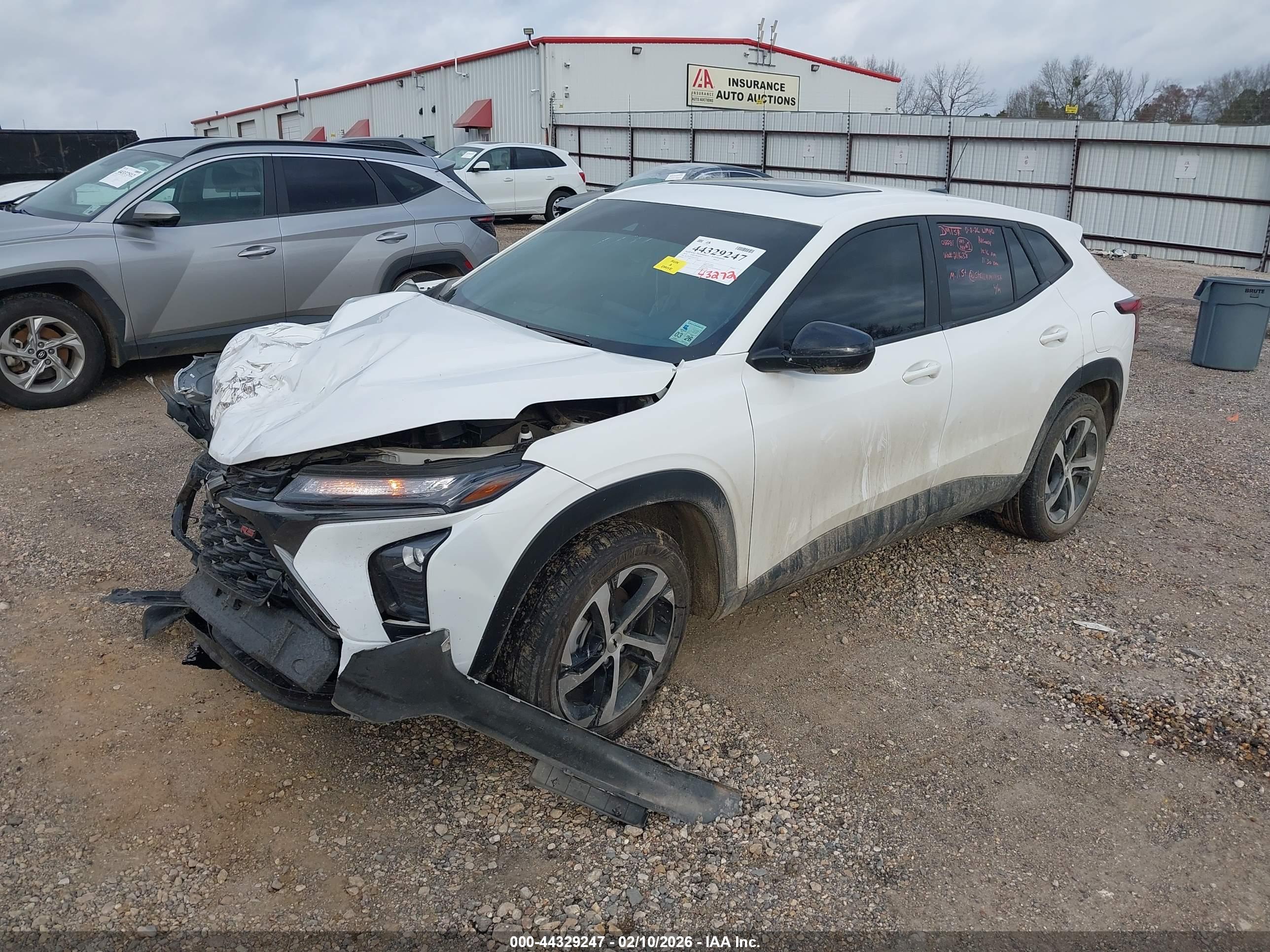 CHEVROLET TRAX image 2
