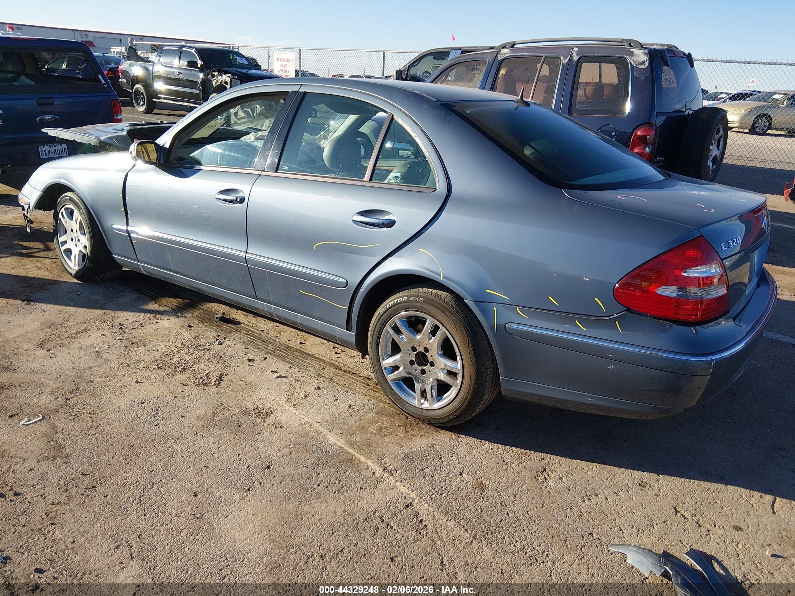 MERCEDES-BENZ E image 3