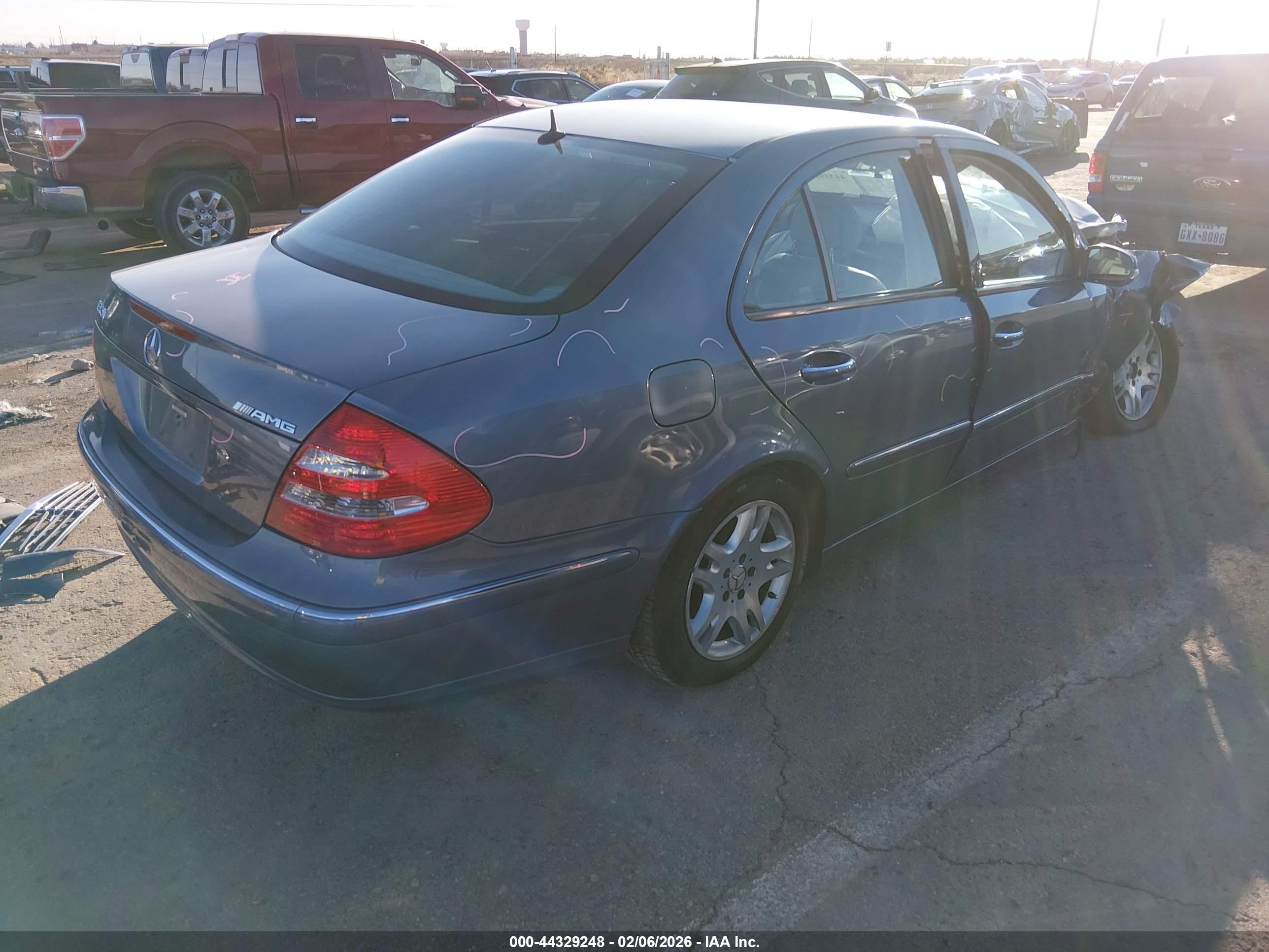 MERCEDES-BENZ E image 4
