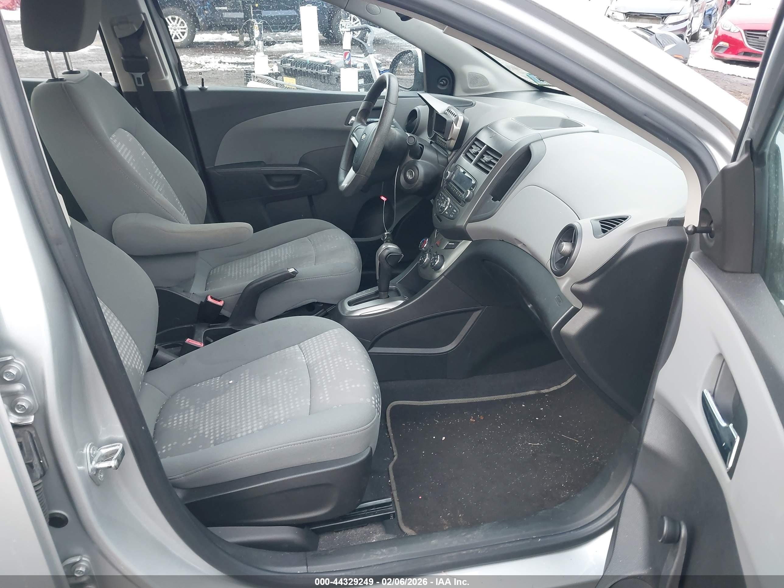 CHEVROLET SONIC image 5