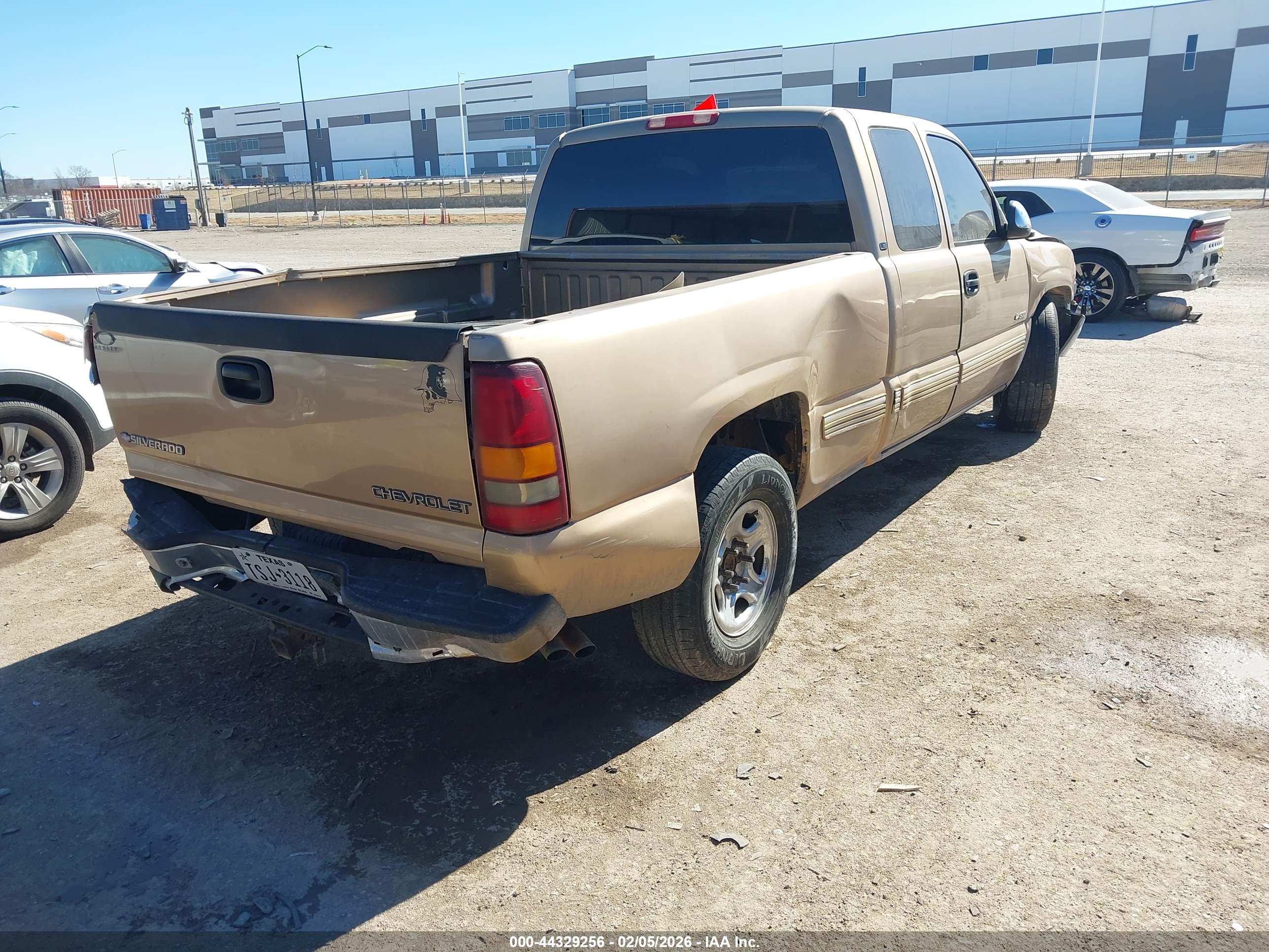 CHEVROLET SILVERADO image 4