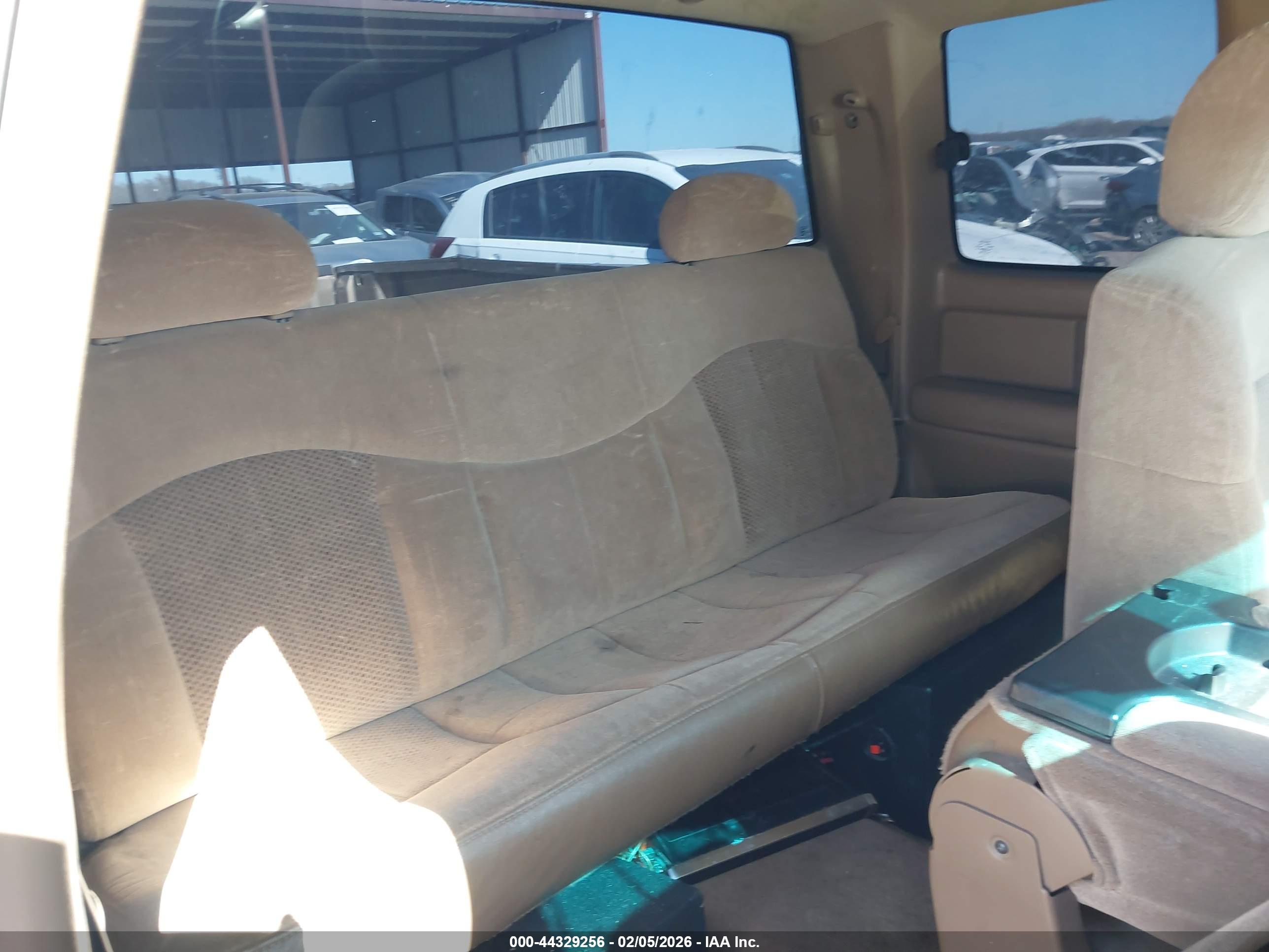 CHEVROLET SILVERADO image 8