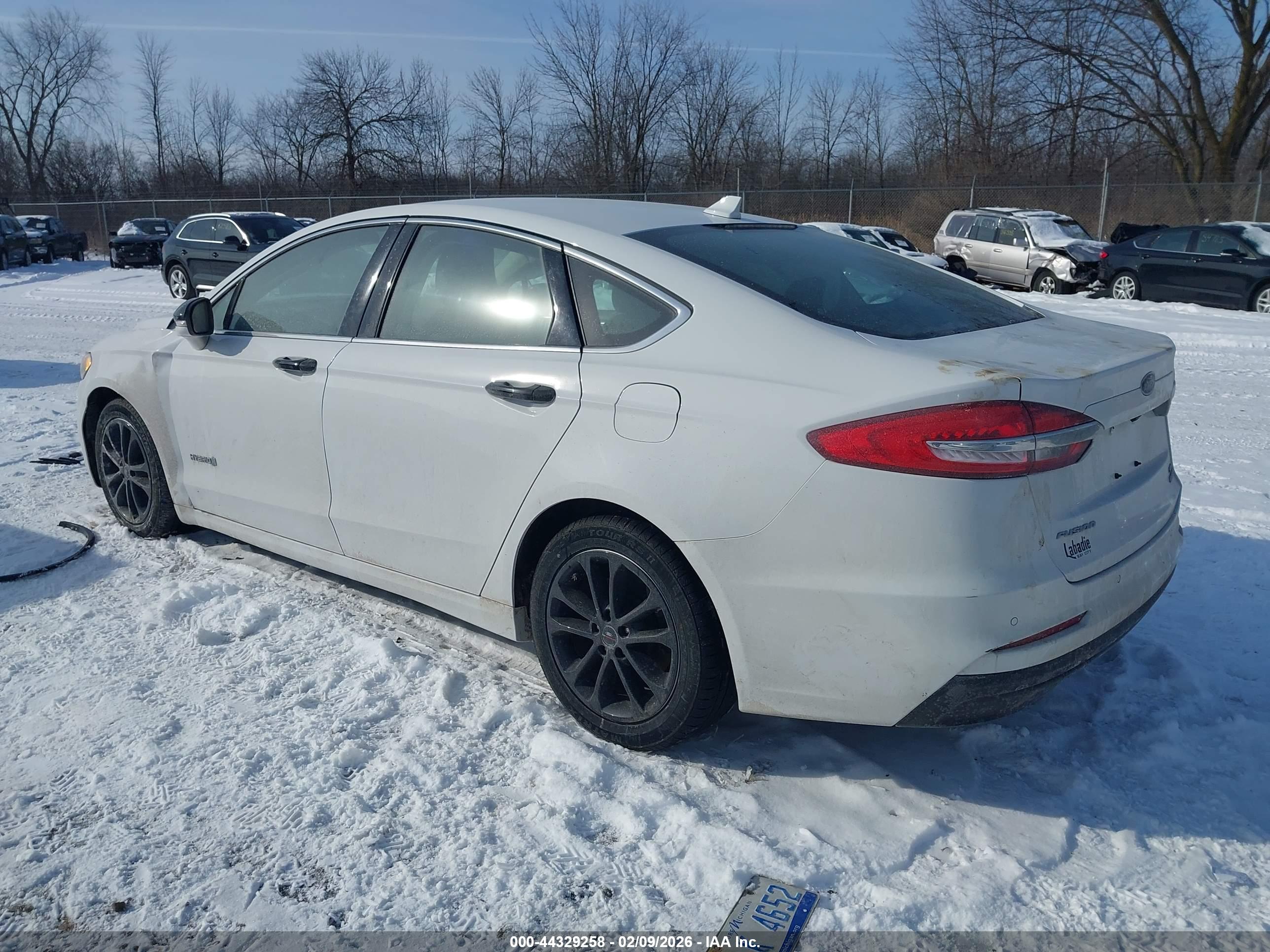 FORD FUSION image 3