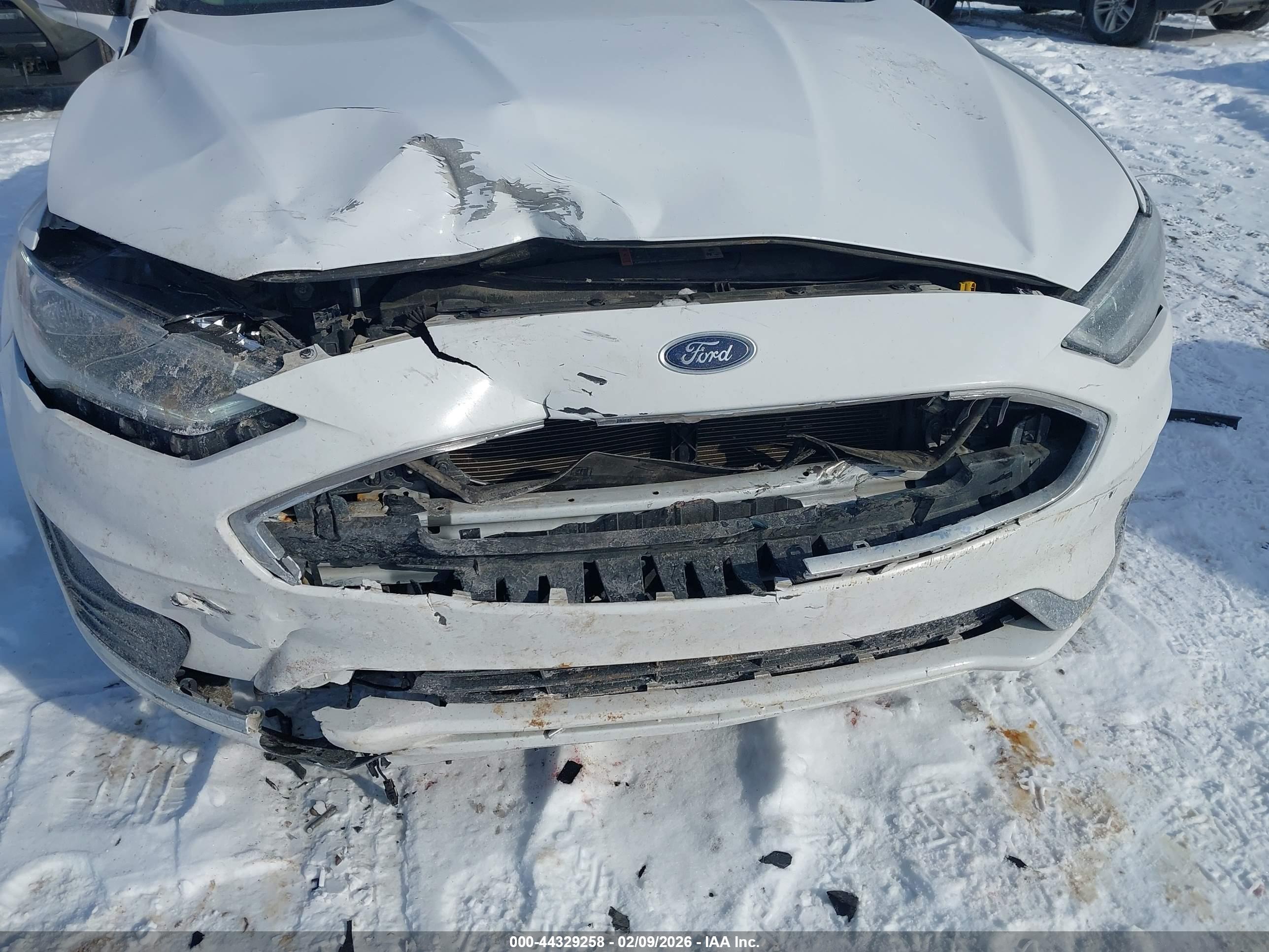 FORD FUSION image 6