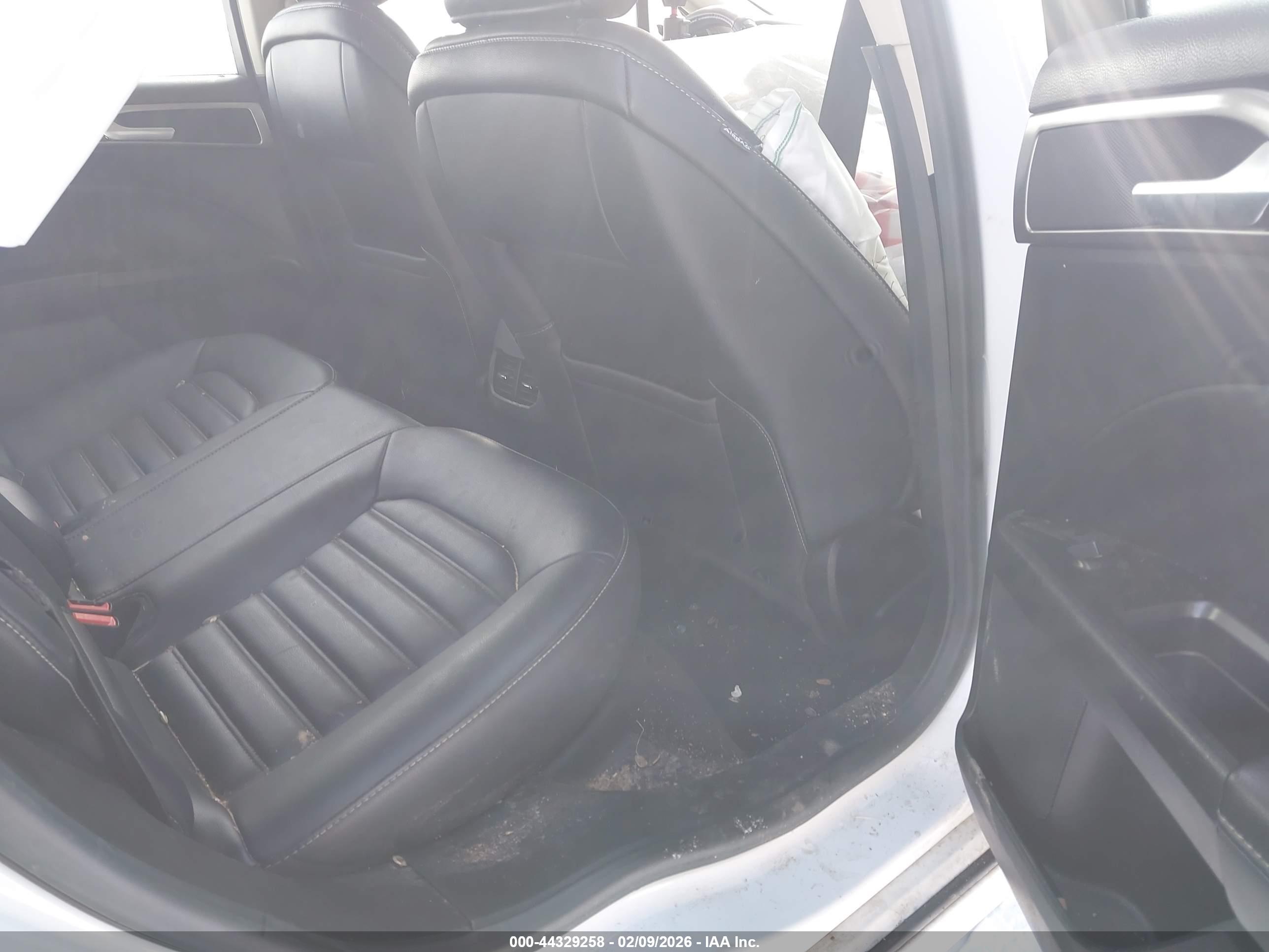 FORD FUSION image 8