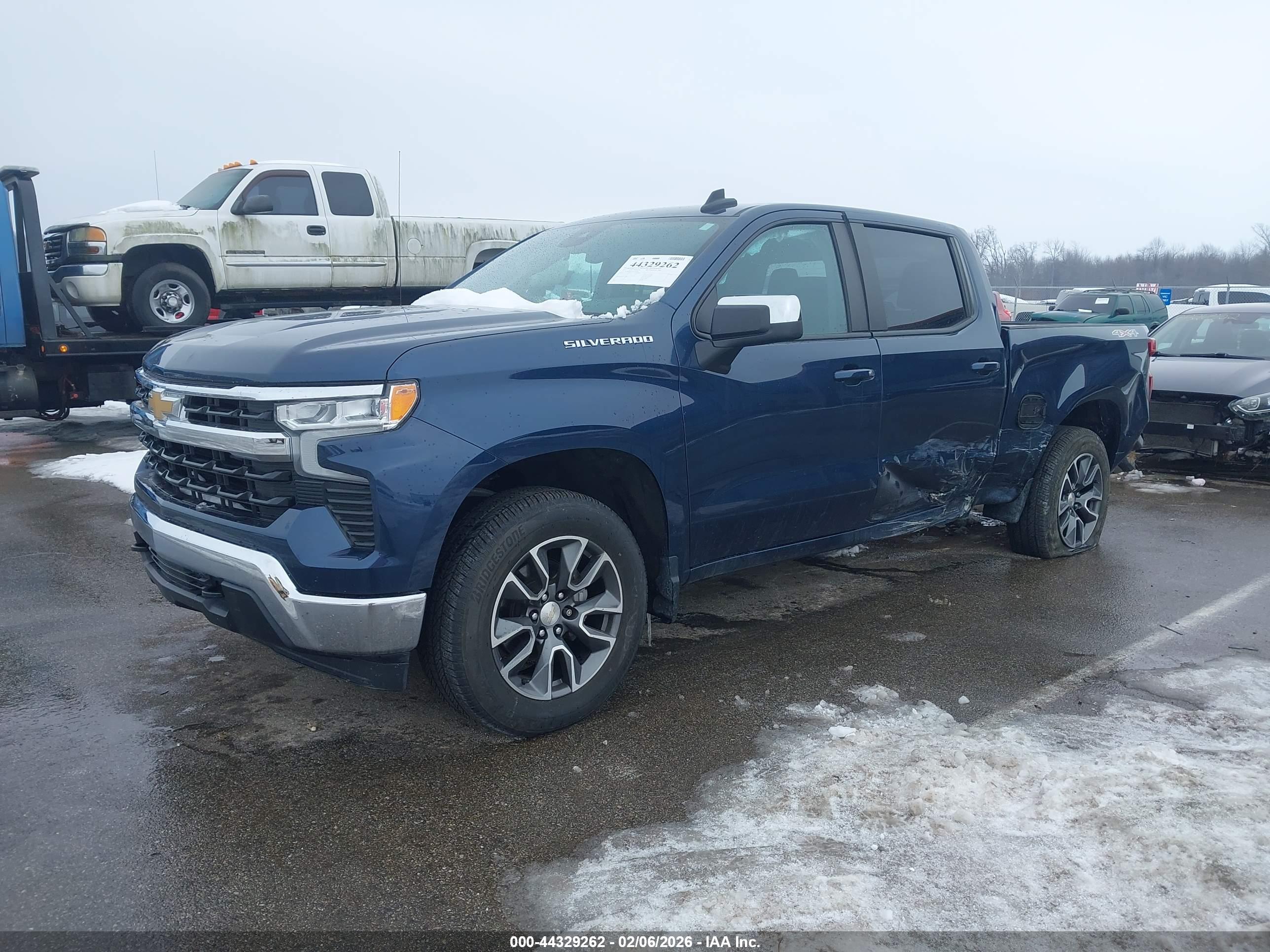 CHEVROLET SILVERADO image 2
