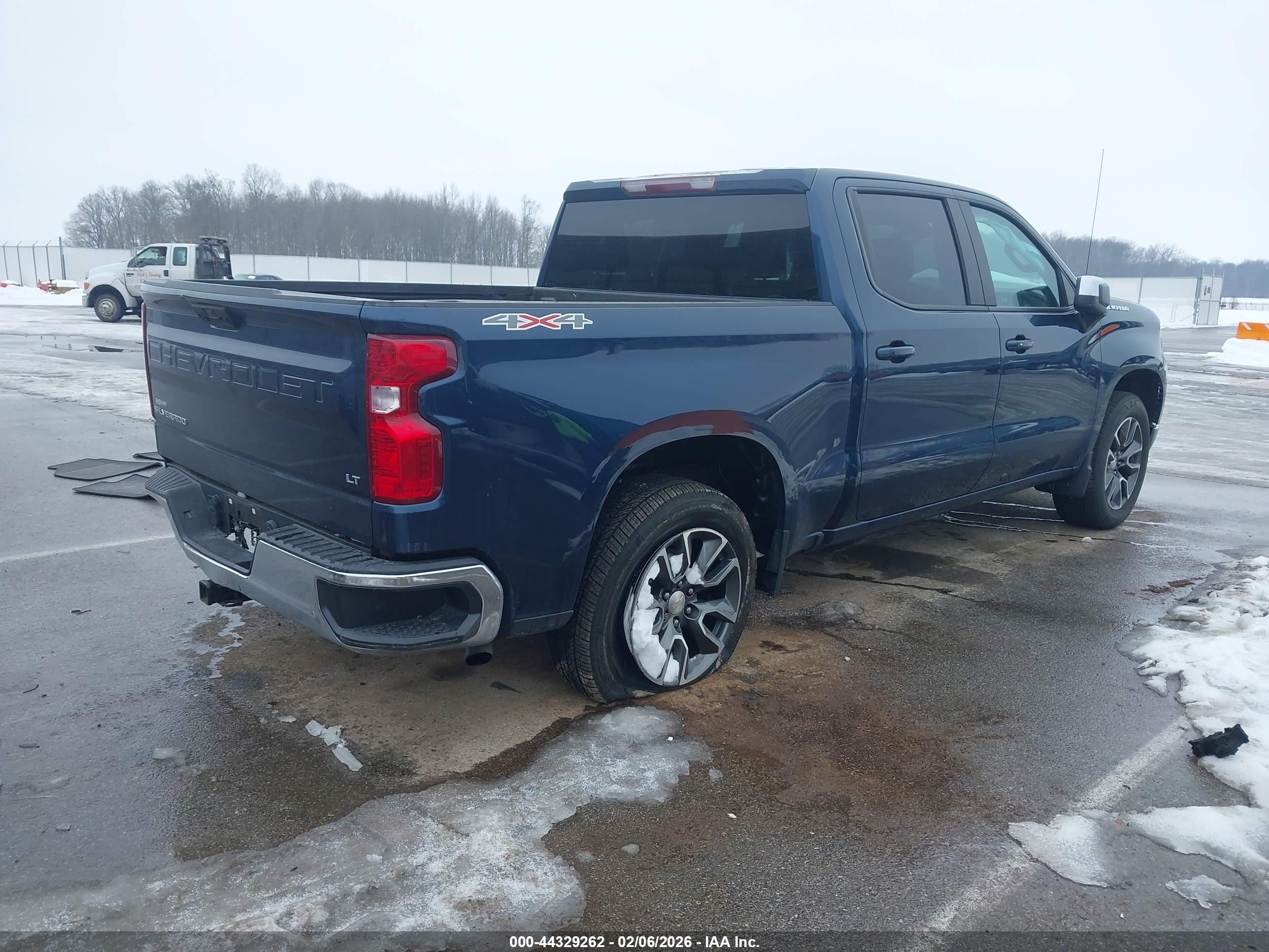 CHEVROLET SILVERADO image 4