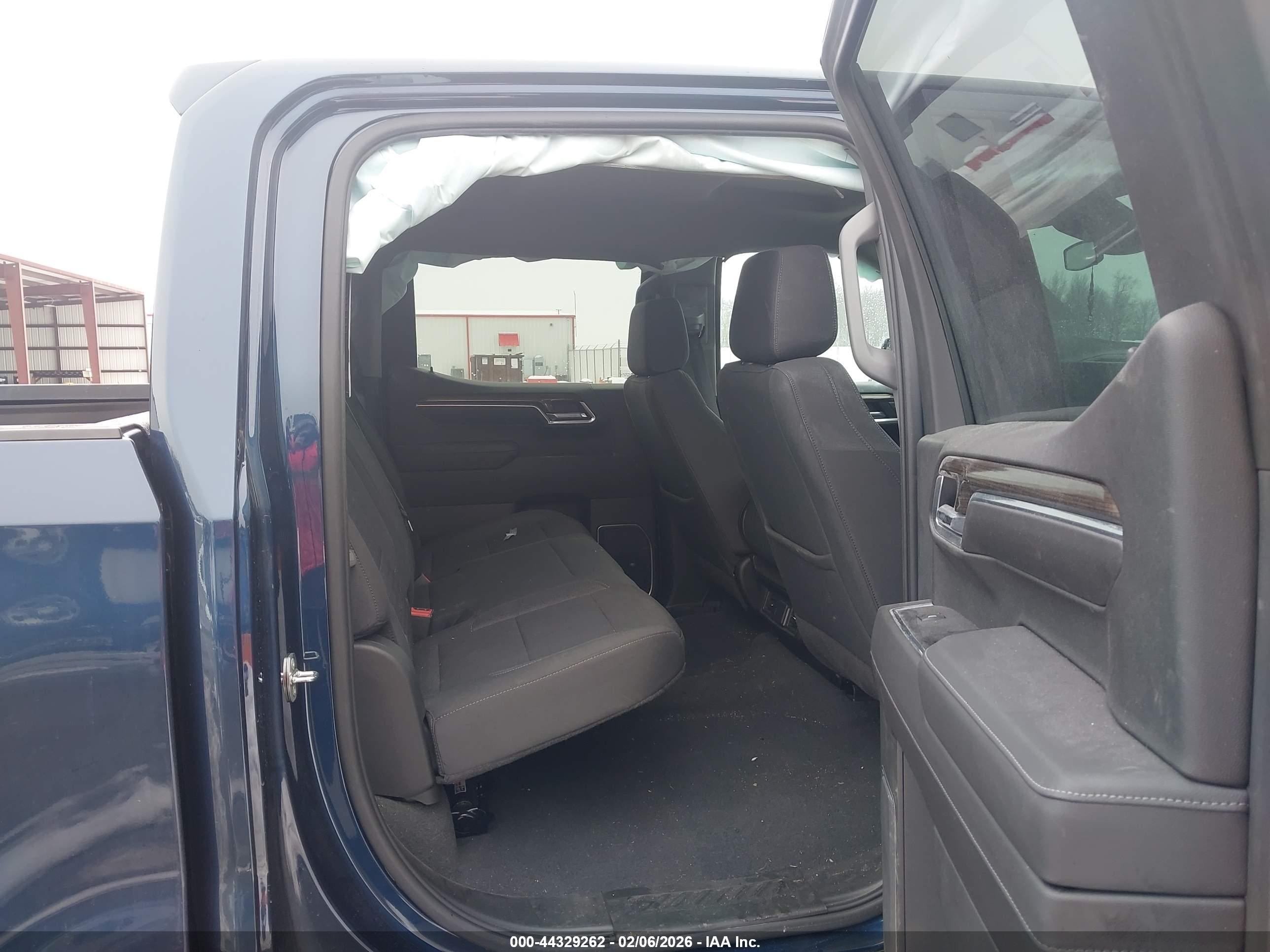 CHEVROLET SILVERADO image 8