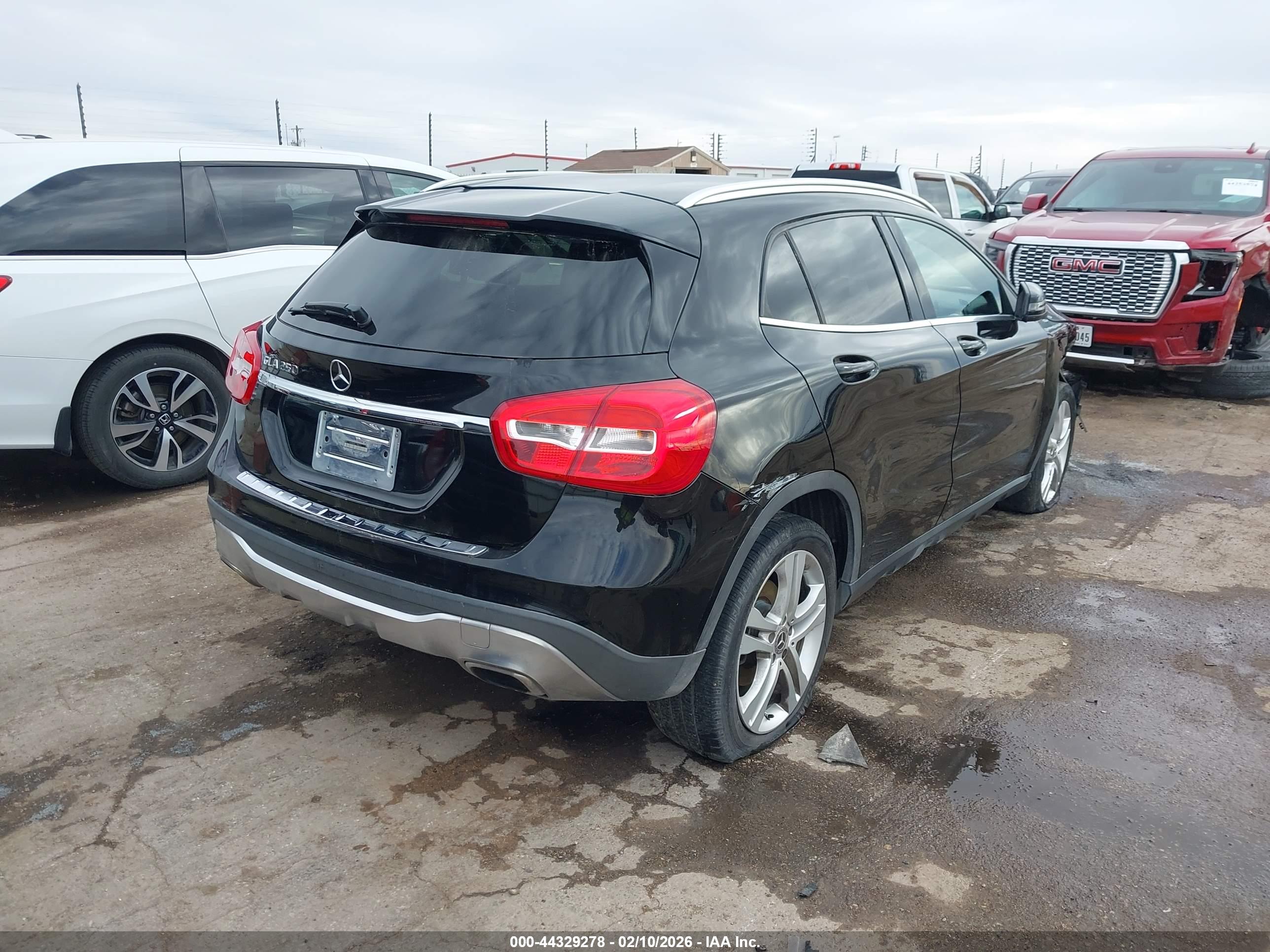 MERCEDES-BENZ GLA image 4