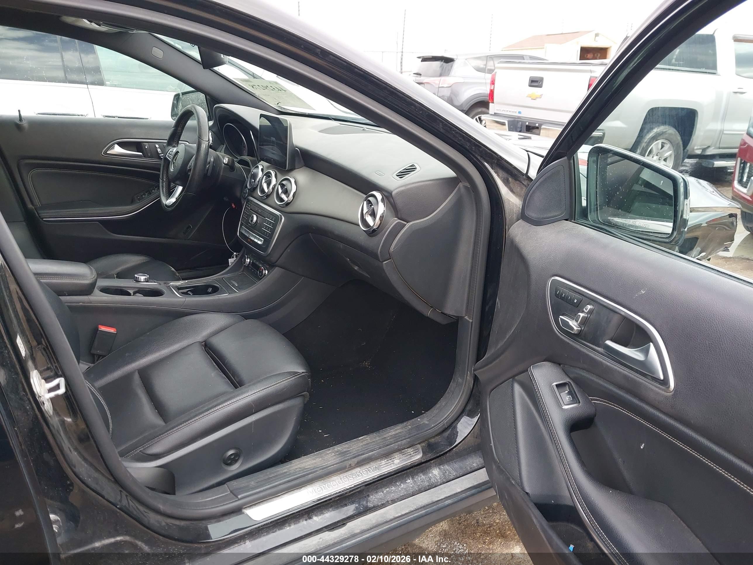 MERCEDES-BENZ GLA image 5