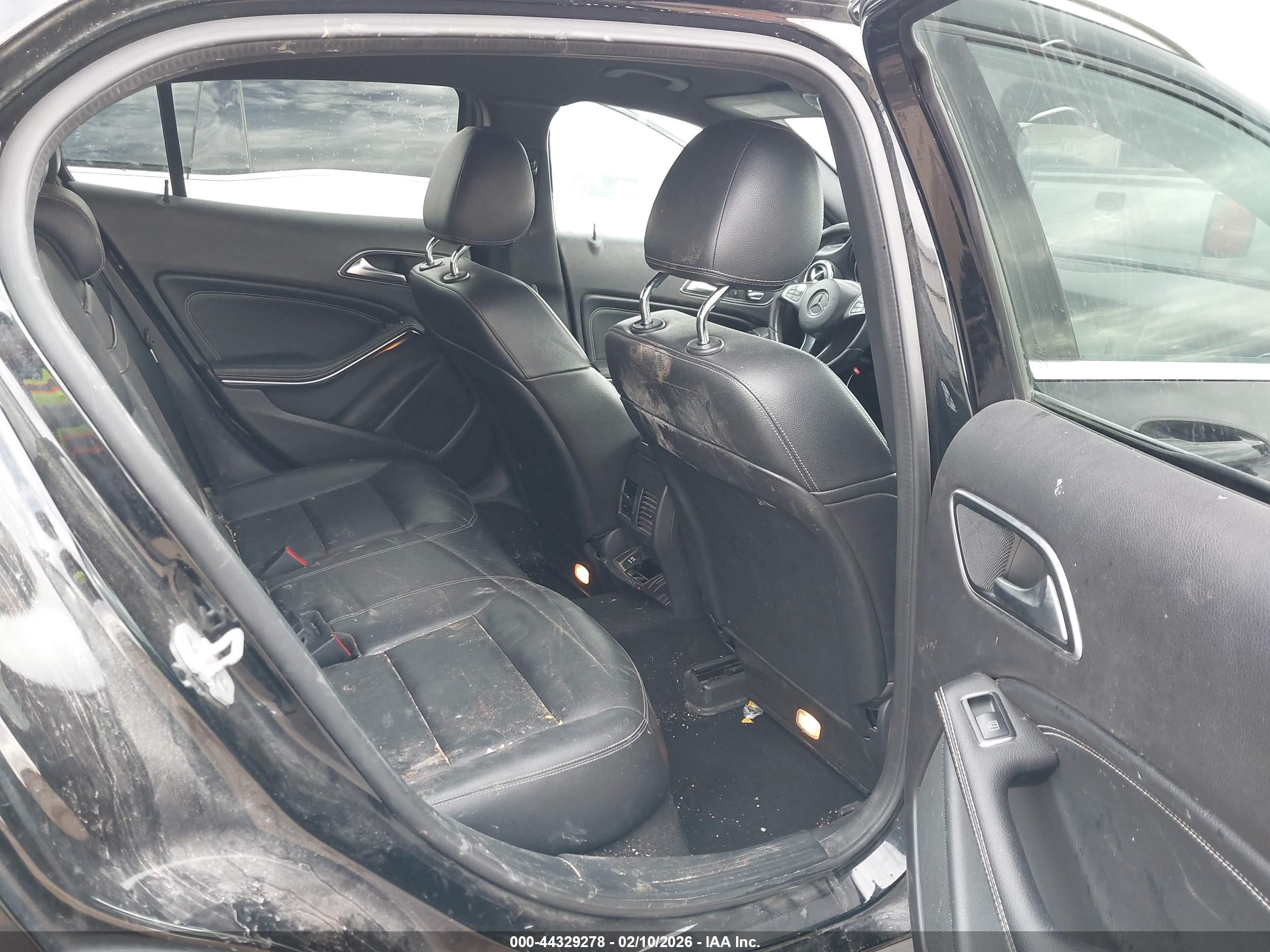 MERCEDES-BENZ GLA image 8
